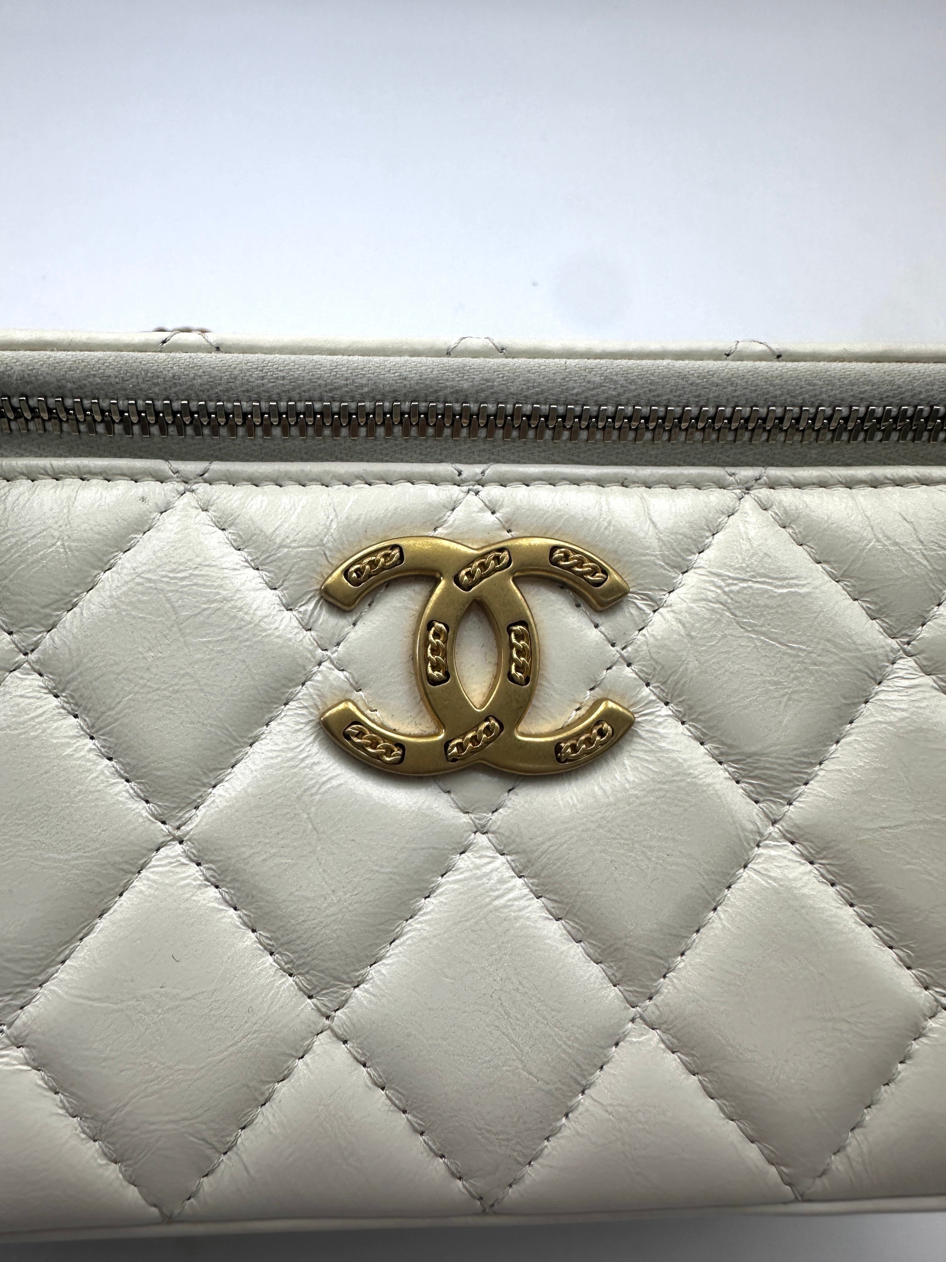 Chanel White Quilted Calfskin Vanity Case With Gold Hardware(E1***U2) CC1723