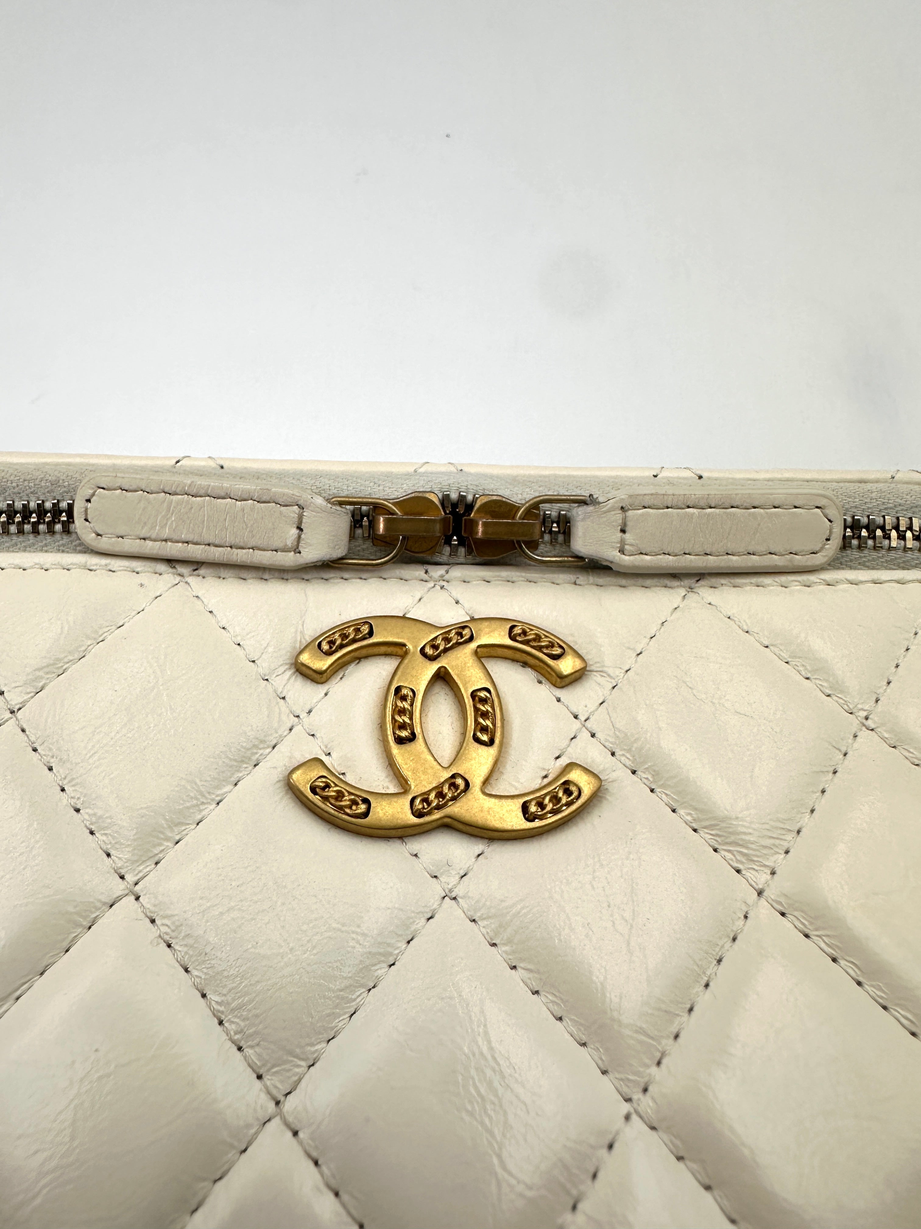Chanel White Quilted Calfskin Vanity Case With Gold Hardware(E1***U2) CC1723