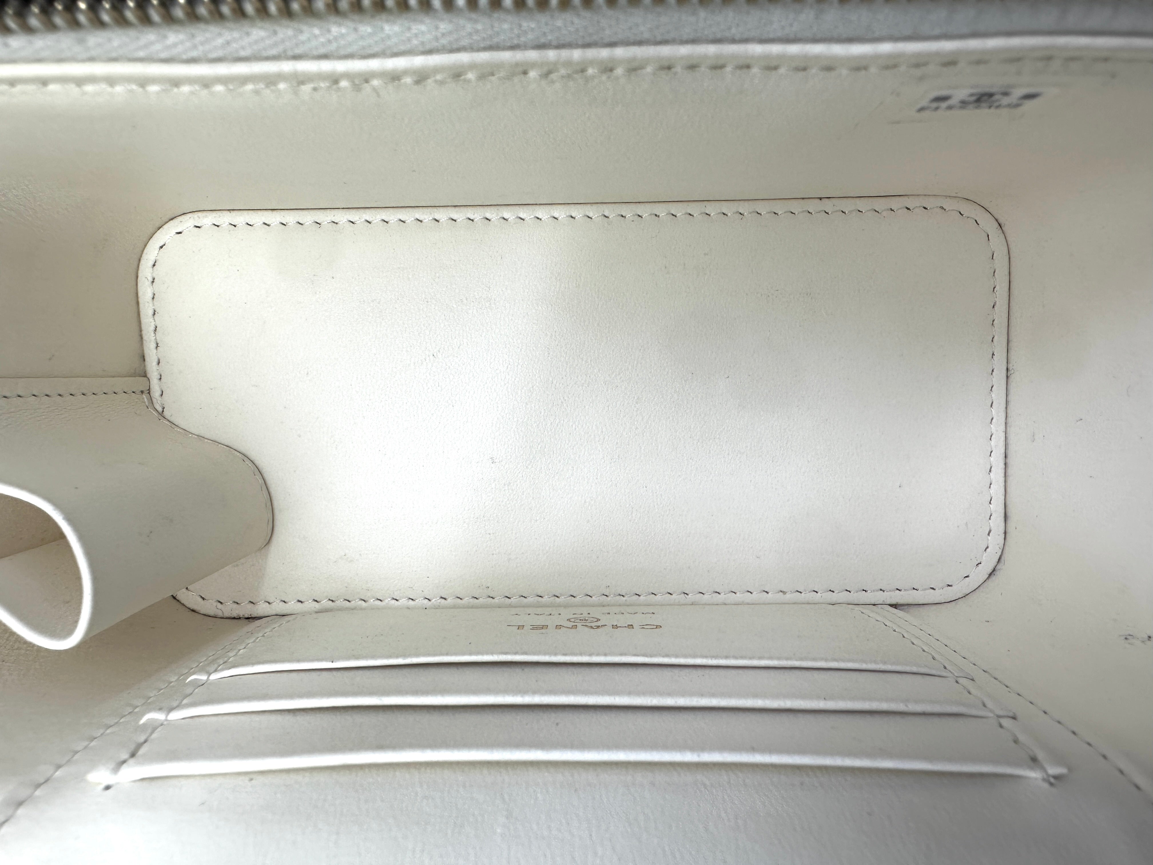 Chanel White Quilted Calfskin Vanity Case With Gold Hardware(E1***U2) CC1723