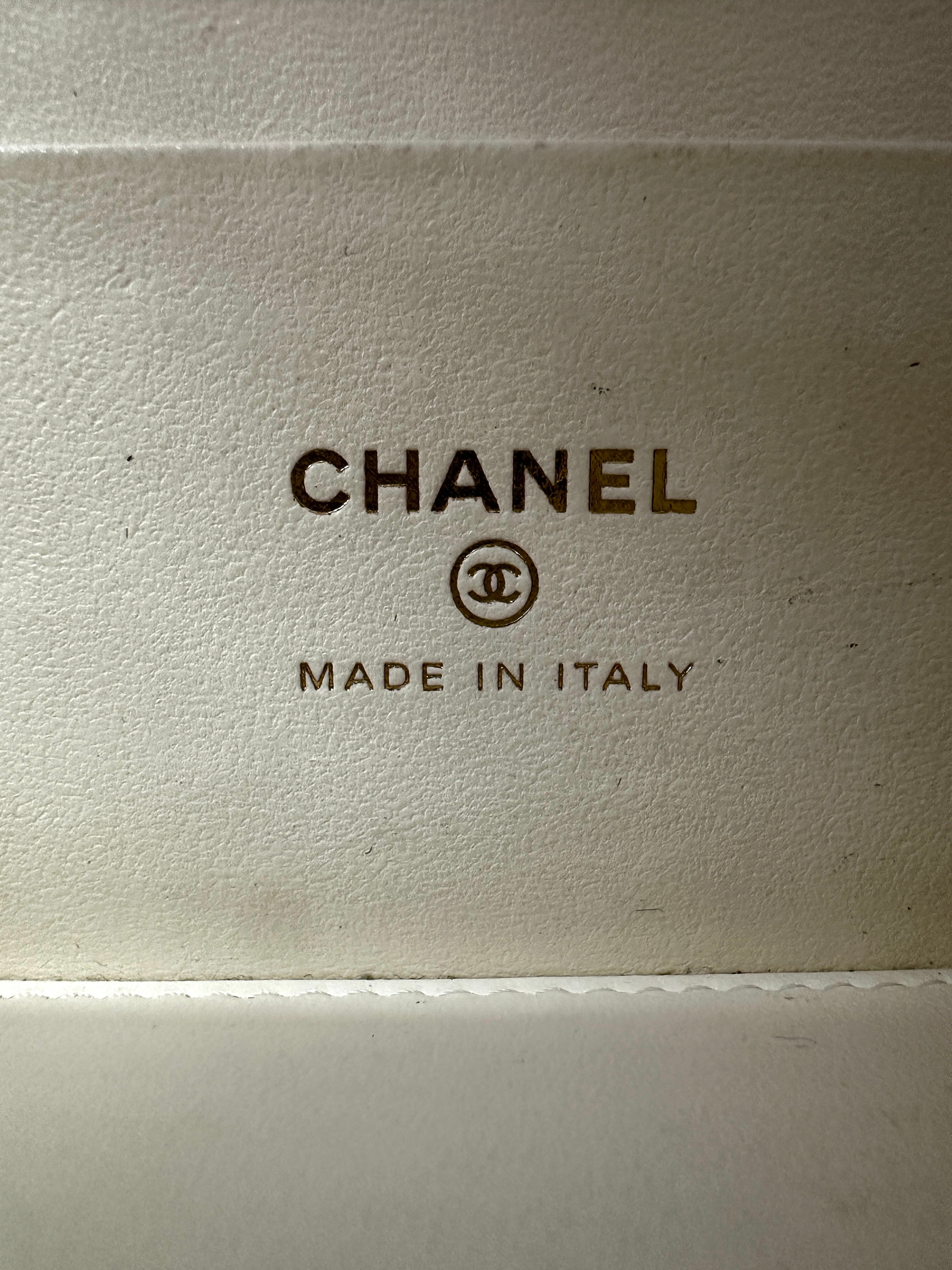Chanel White Quilted Calfskin Vanity Case With Gold Hardware(E1***U2) CC1723