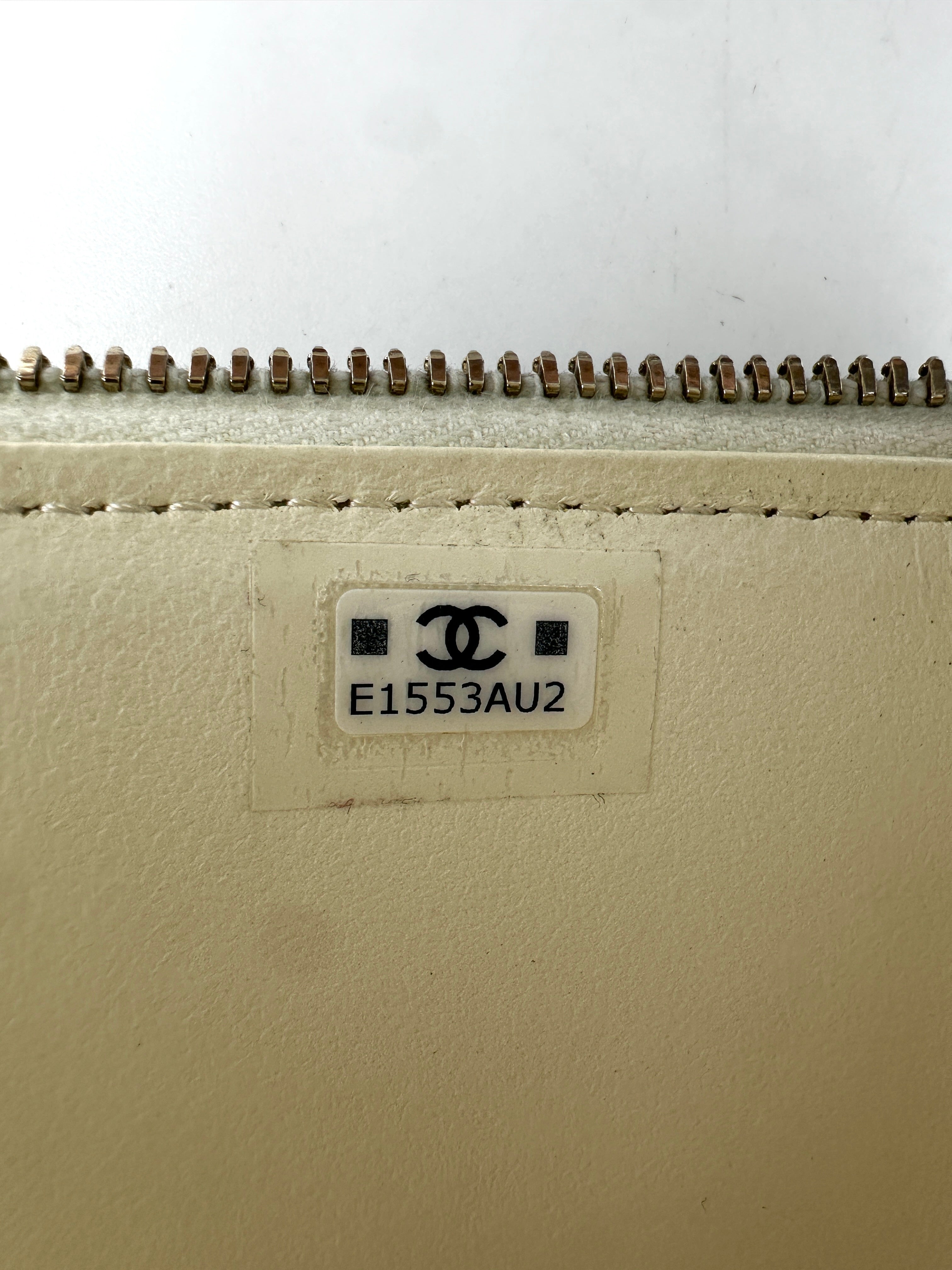 Chanel White Quilted Calfskin Vanity Case With Gold Hardware(E1***U2) CC1723