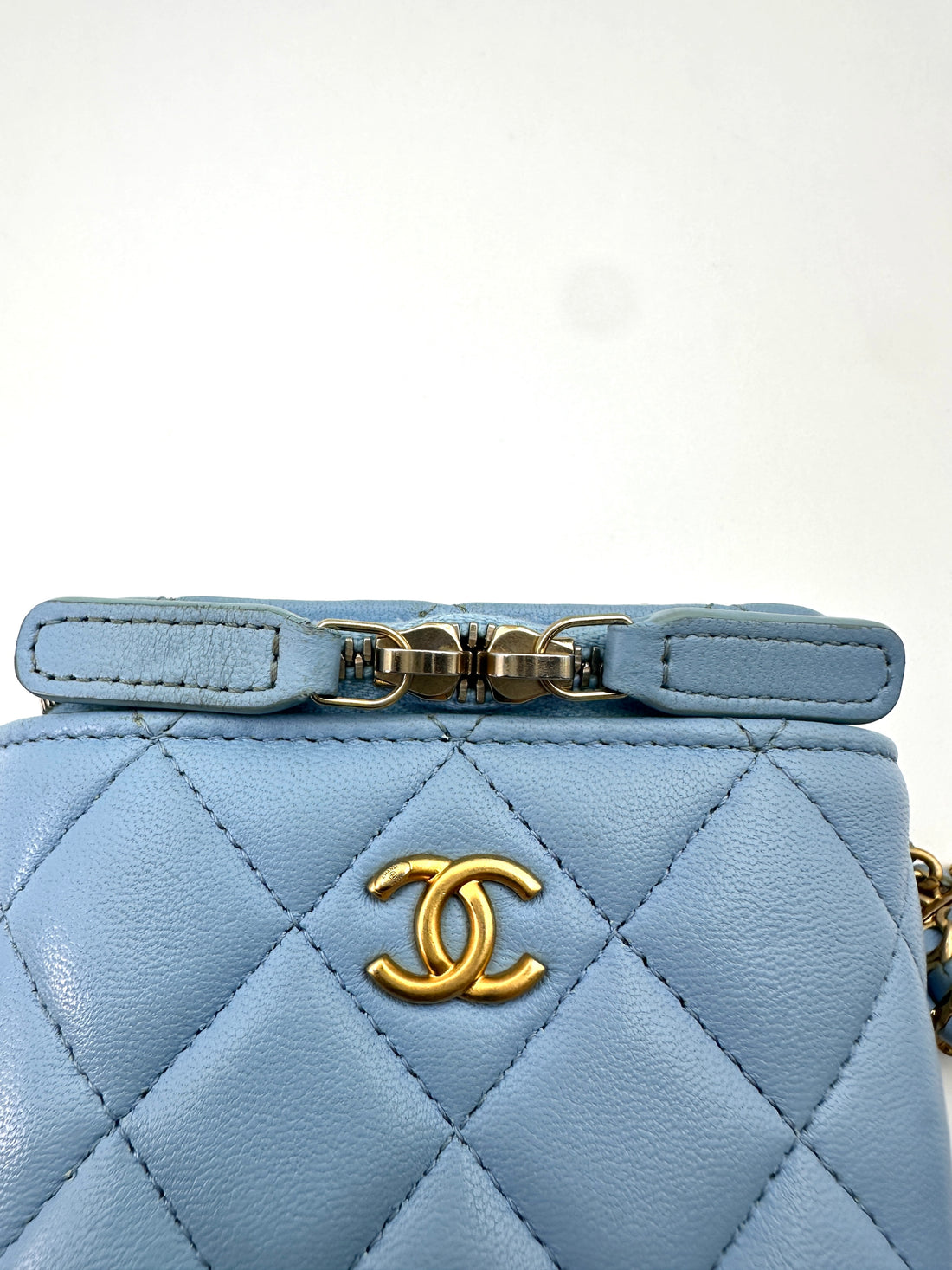 Chanel 22S Blue Quited Lambskin Vanity Case With Gold Hardware(31***39) CC1722