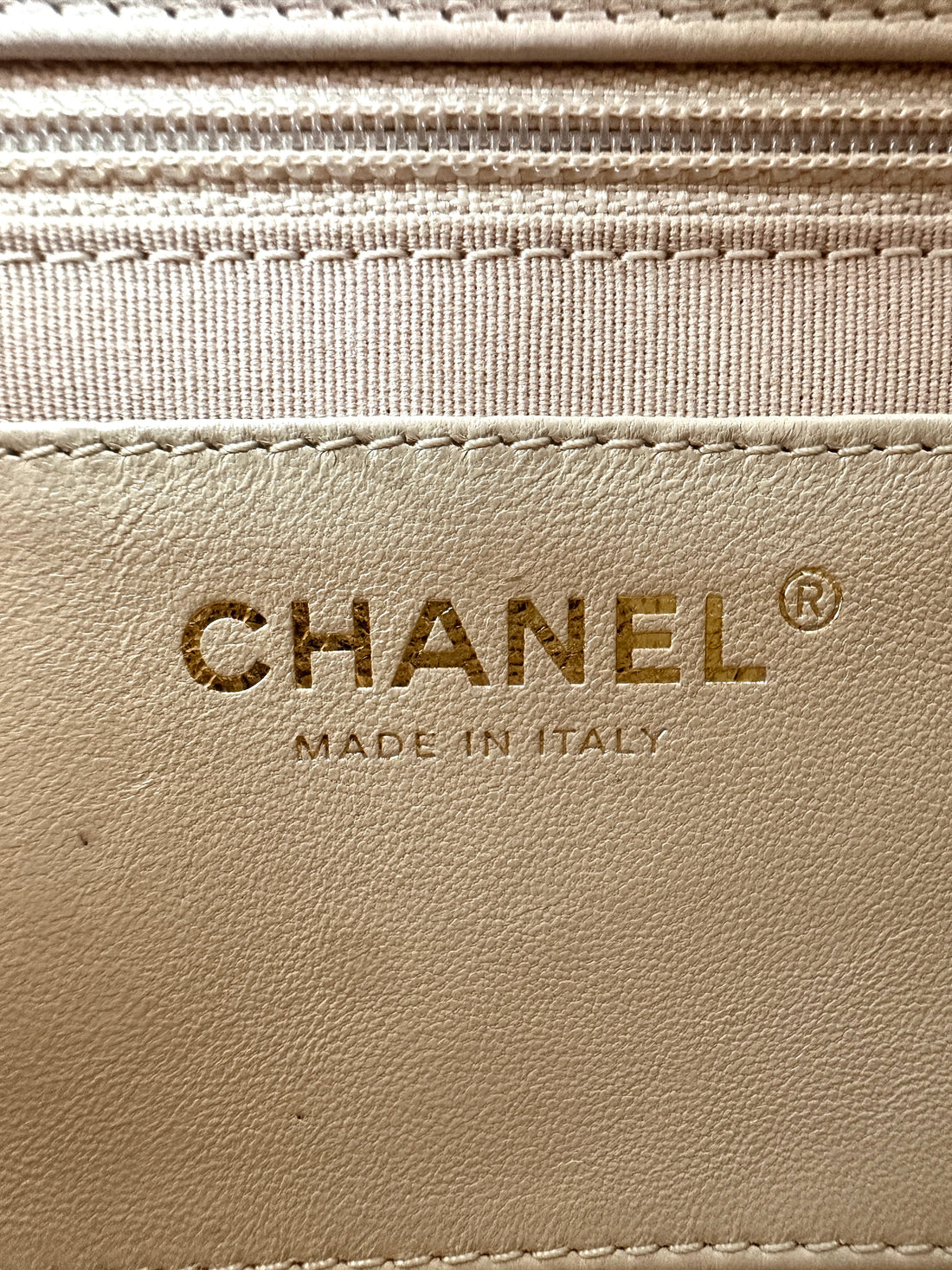 Chanel 23P Beige Quilted Leather Flap Bag With Gold Hardware(J8***31) IRIS144