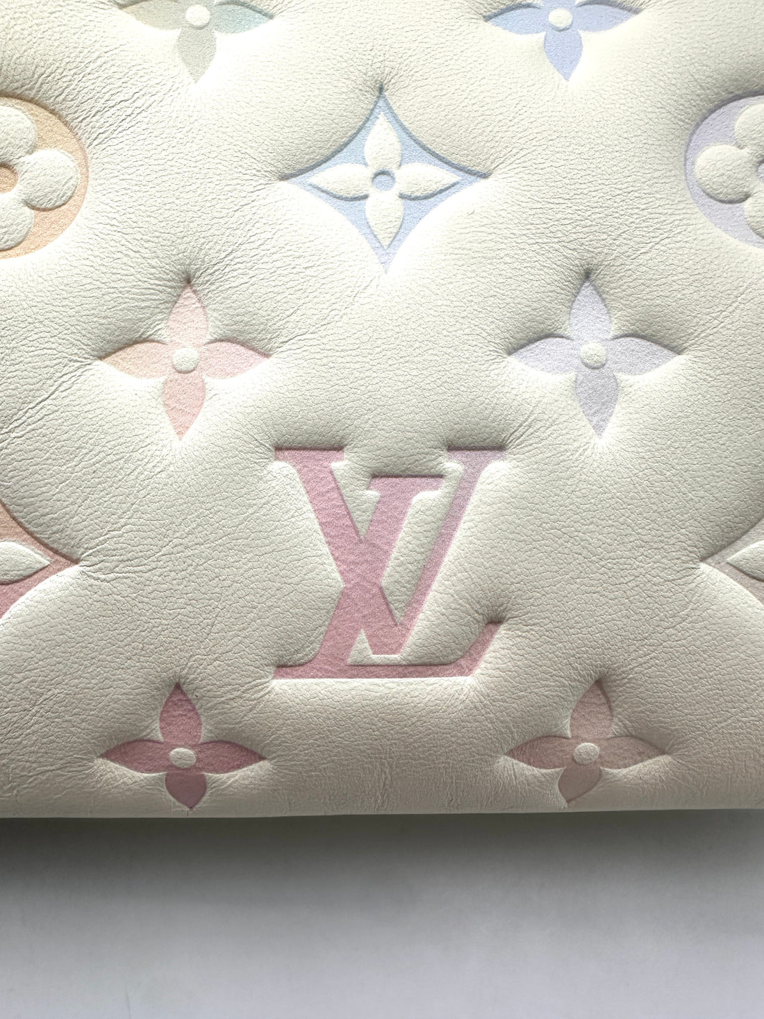 Louis Vuitton Coussin Milky Way White Monogram Embossed Puffy Leather Shoulder Bag LV2401
