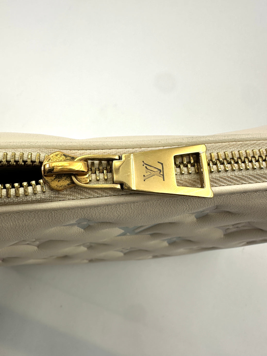 Louis Vuitton Coussin Milky Way White Monogram Embossed Puffy Leather Shoulder Bag LV2401
