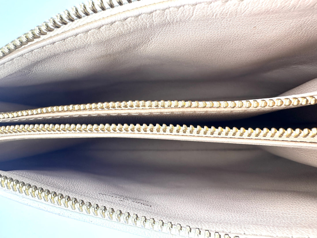 Louis Vuitton Coussin Milky Way White Monogram Embossed Puffy Leather Shoulder Bag LV2401