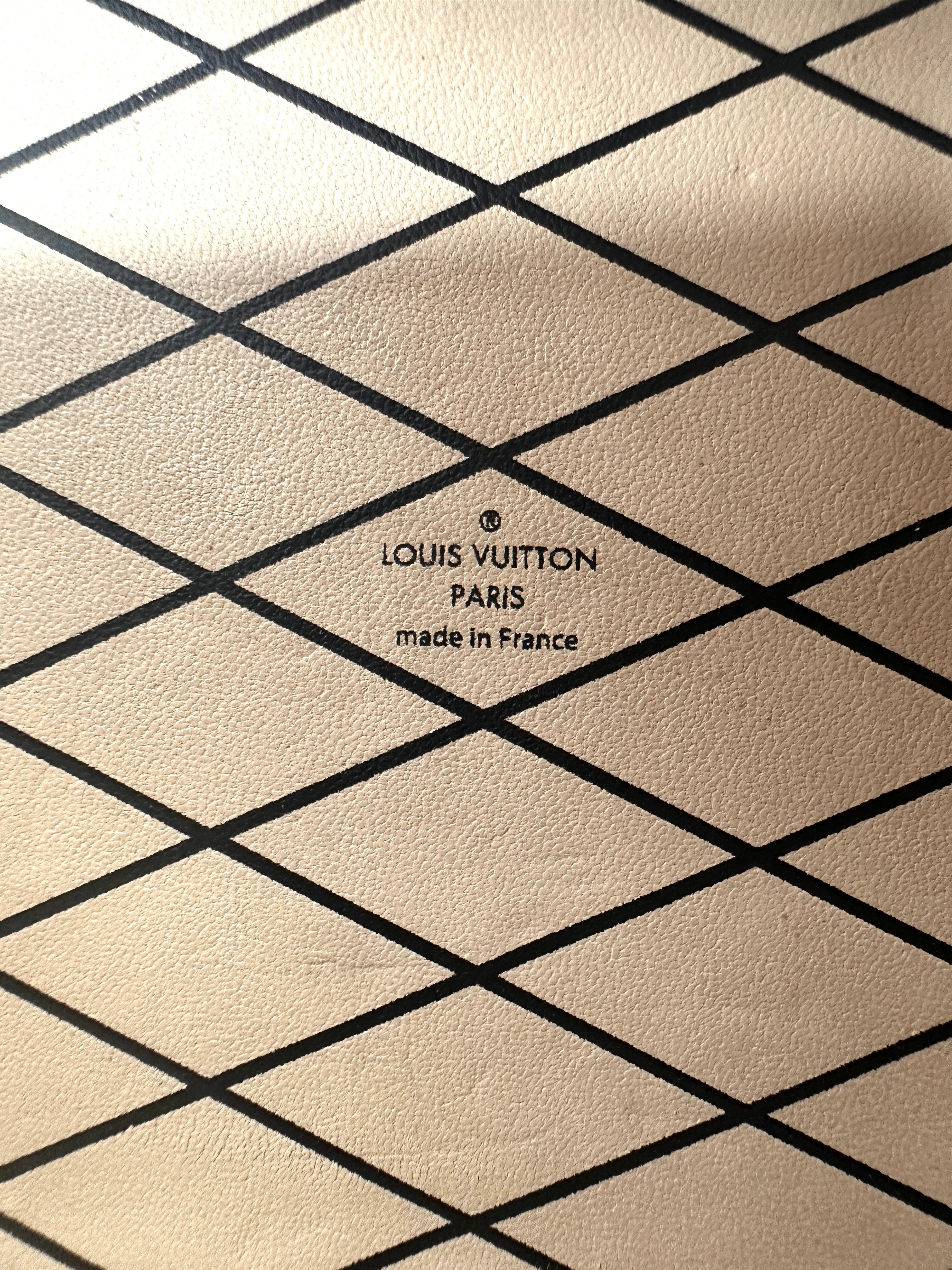 Louis Vuitton Petite Malle Black Epi Leather Shoulder Bag With Silver Hardware LV2405