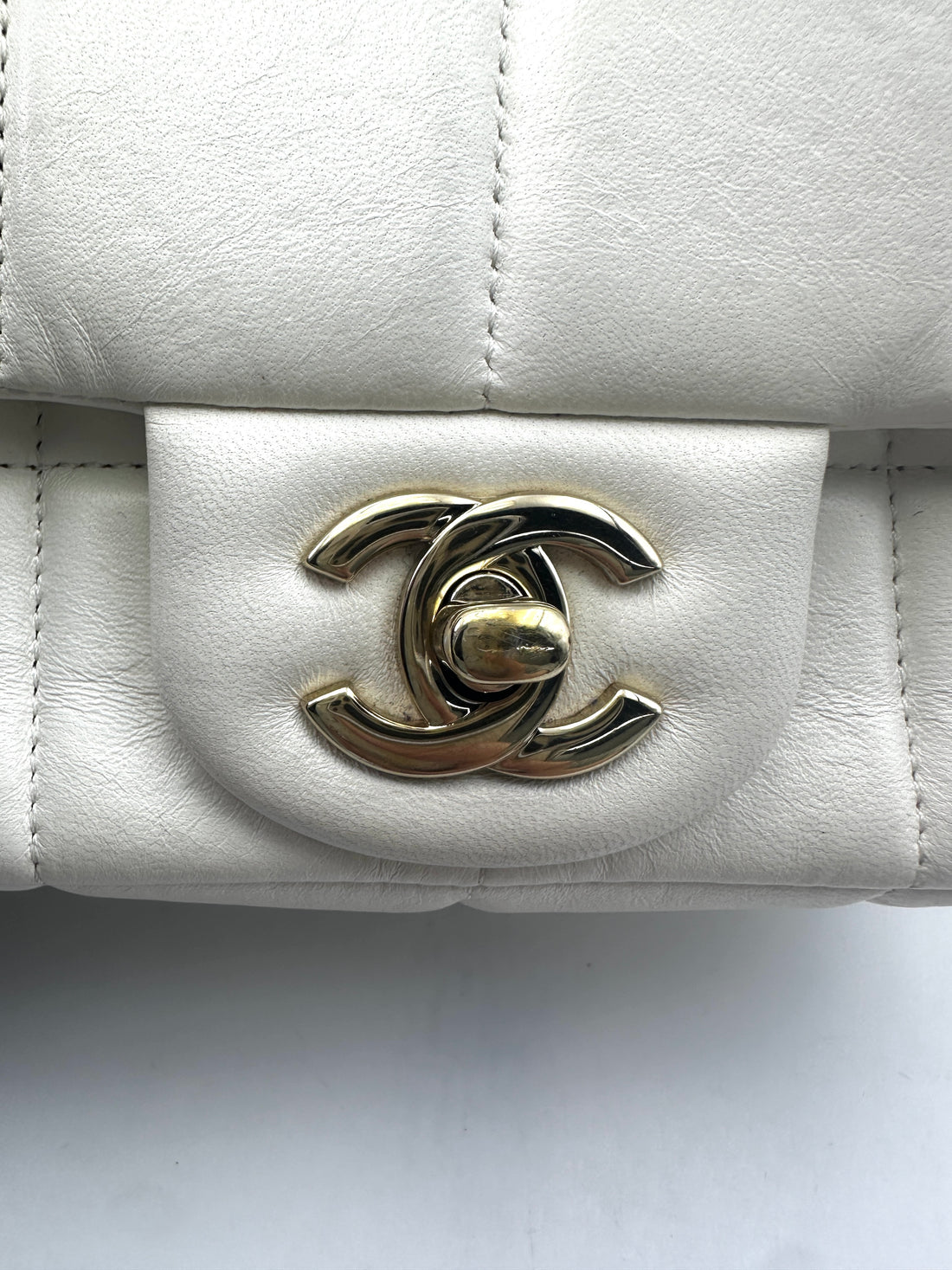 Chanel White Quilted Leather Flap Bag With Gold Hardware(AE***4E) CC1734