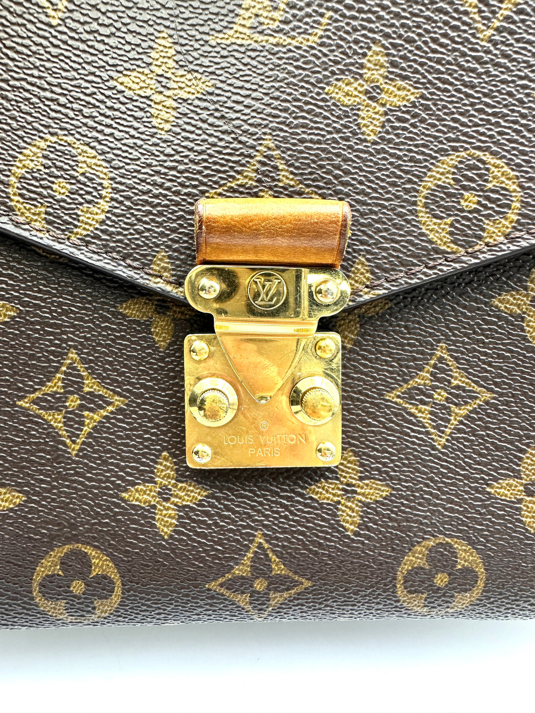 Louis Vuitton Monogram Canvas Pochette Metis LV2415