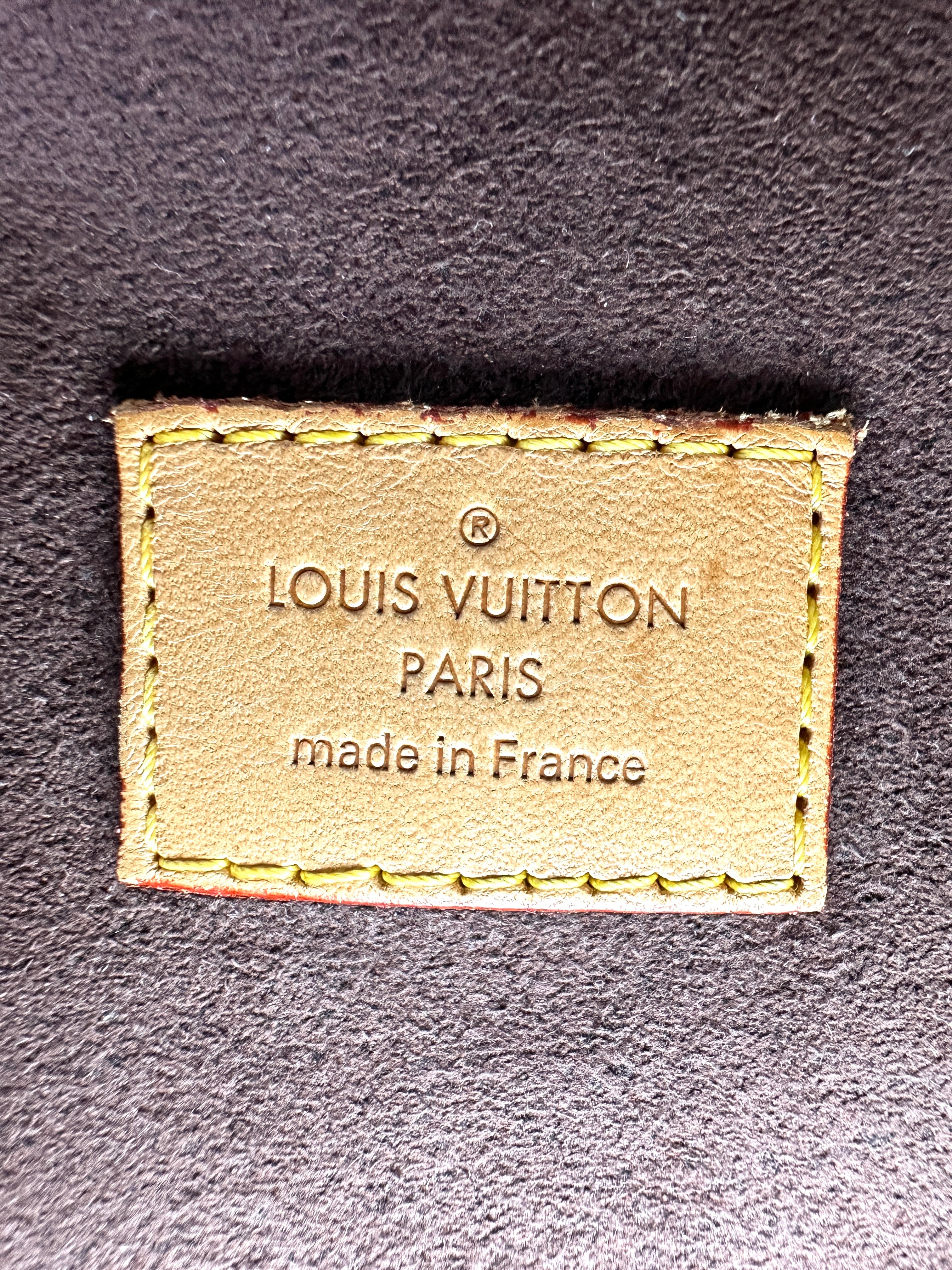 Louis Vuitton Monogram Canvas Pochette Metis LV2415