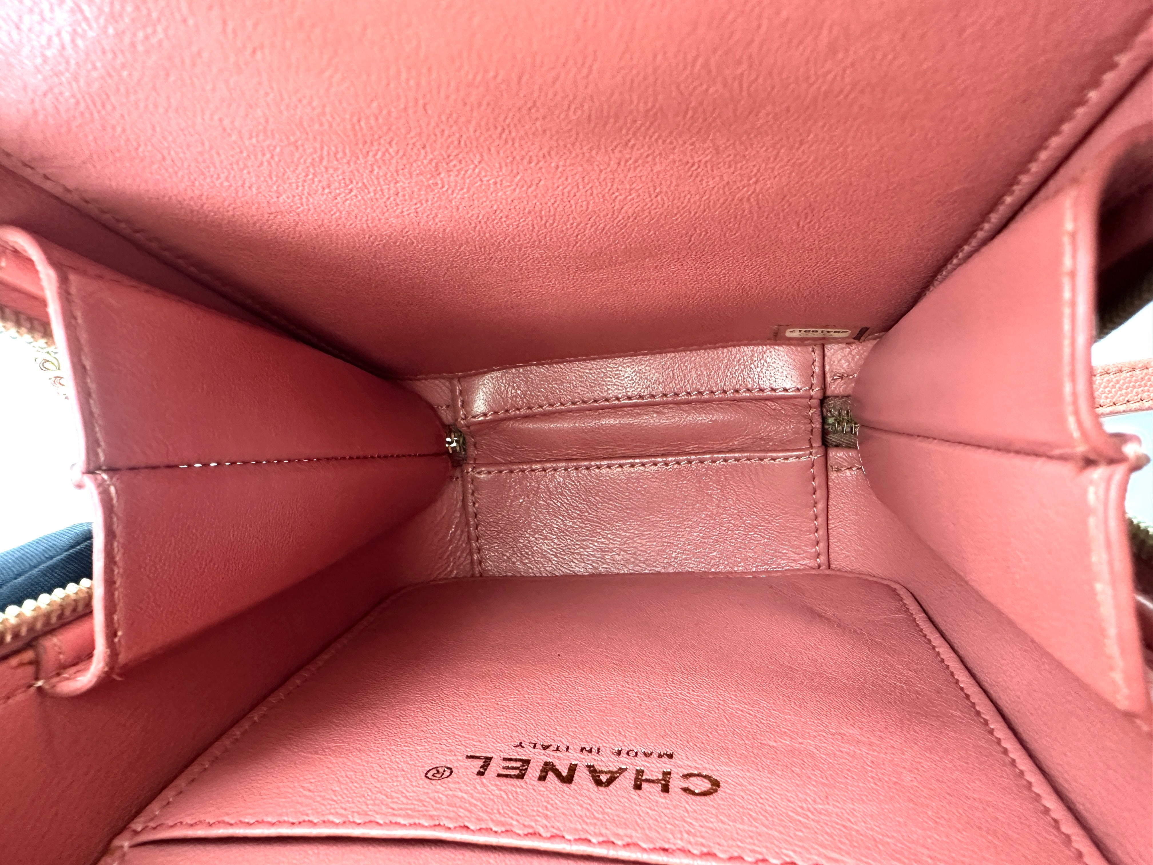 Chanel CC Filigree Pink Quilted Leather Vertical Vanity Case(28***17) CC1743