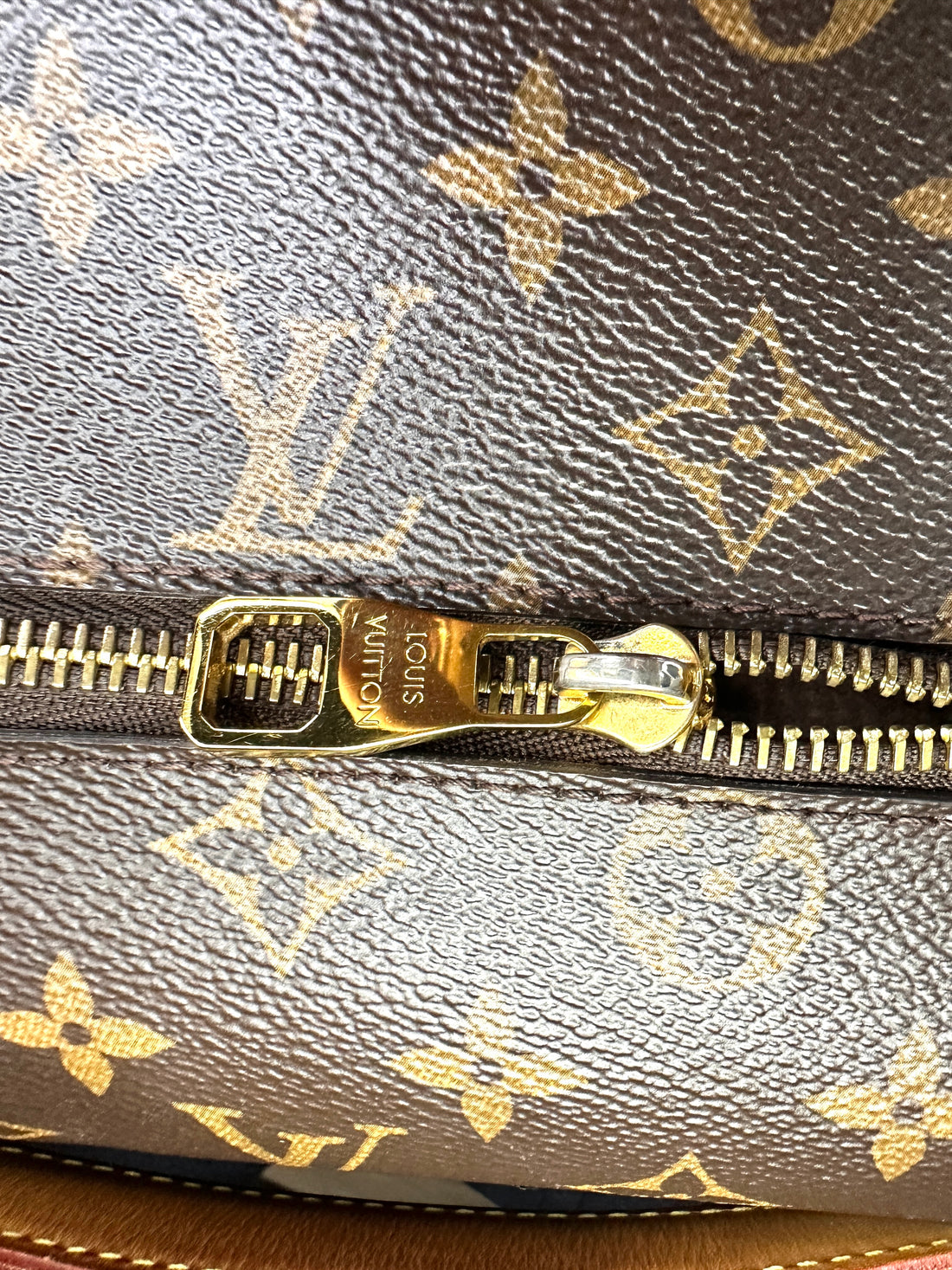 Louis Vuitton Monogram Canvas Pochette Metis LV2416