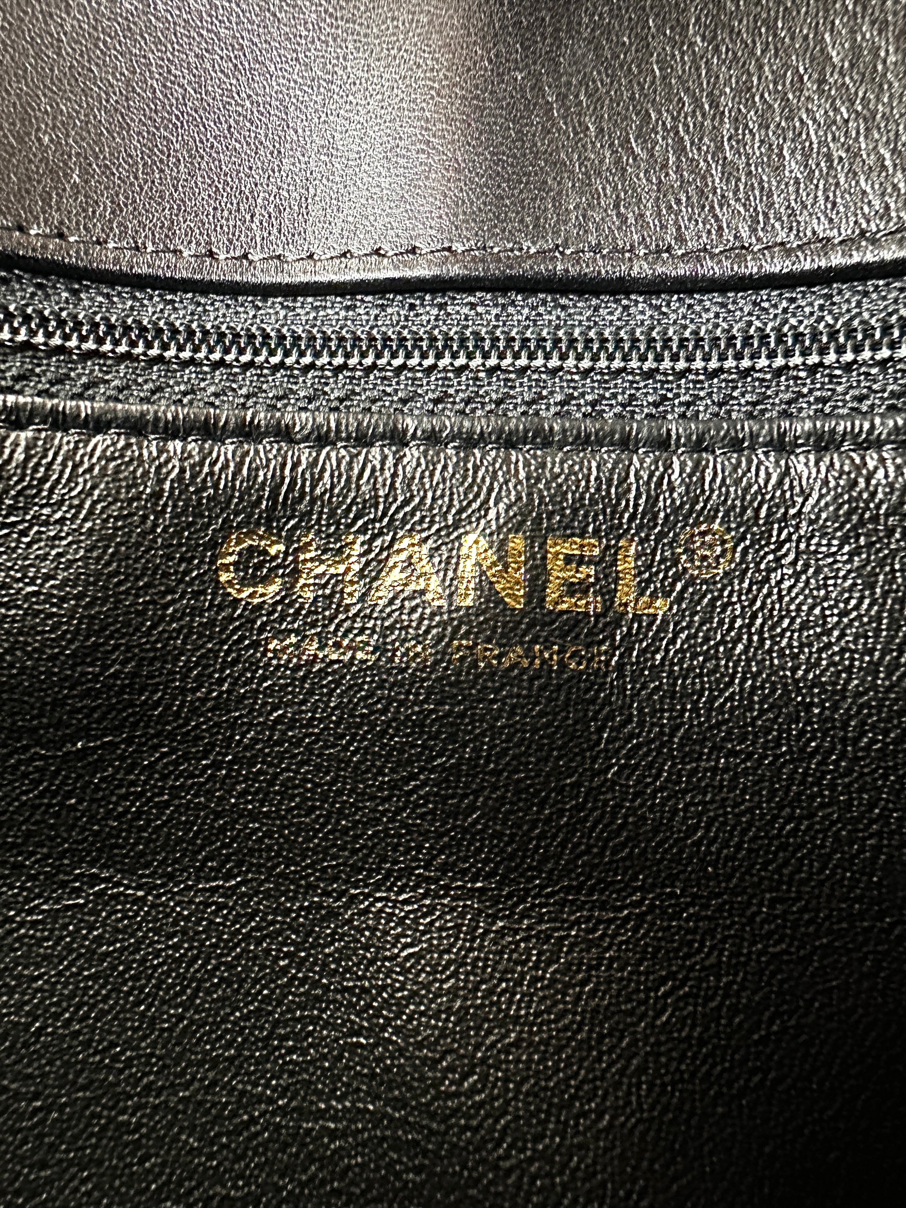 Chanel Classic Flap Black Quilted Lambskin Shoulder Bag(22***88) IRIS152