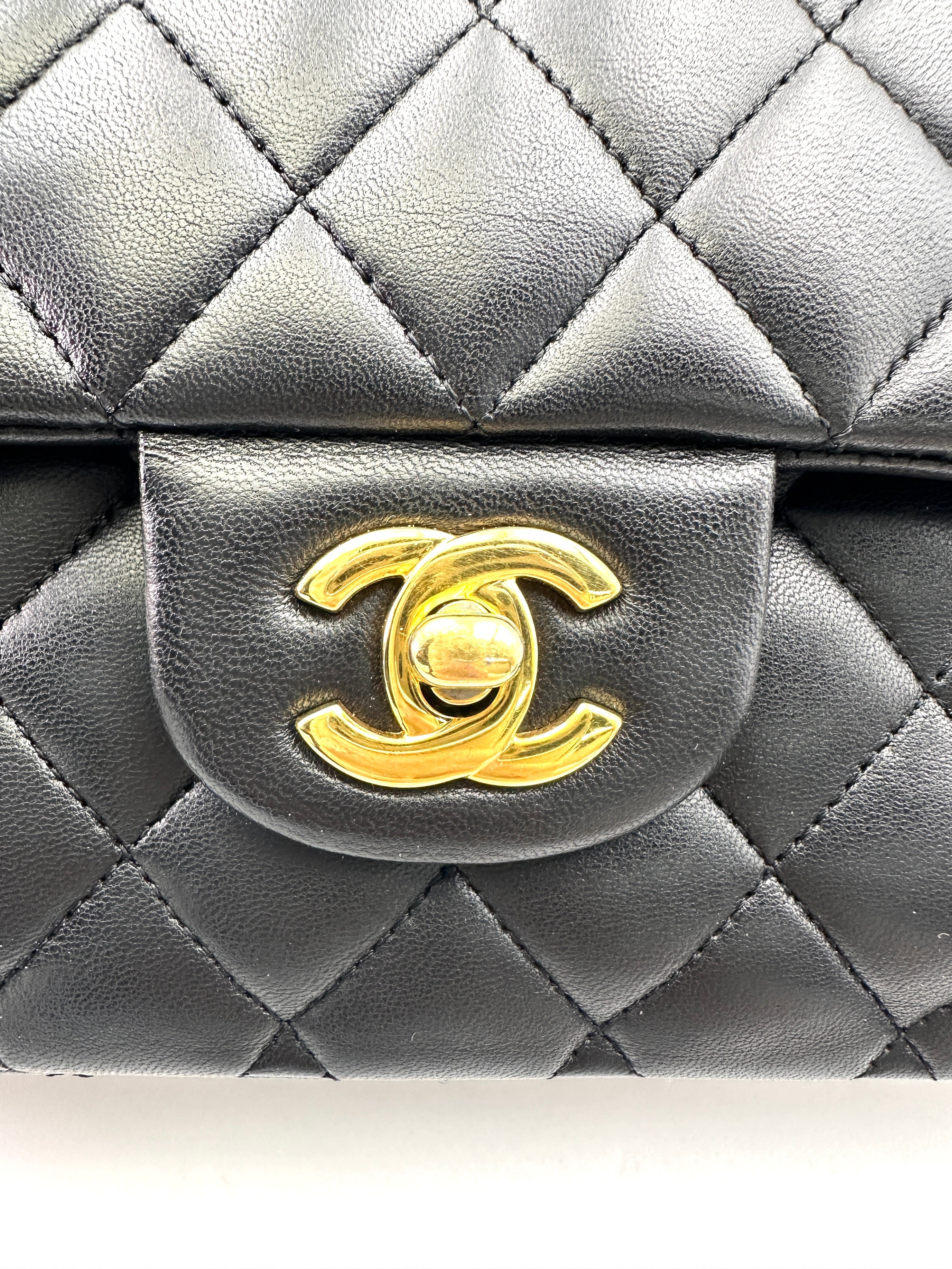 Chanel Classic Flap Black Quilted Lambskin Medium Size Shoulder Bag(13***24) IRIS151