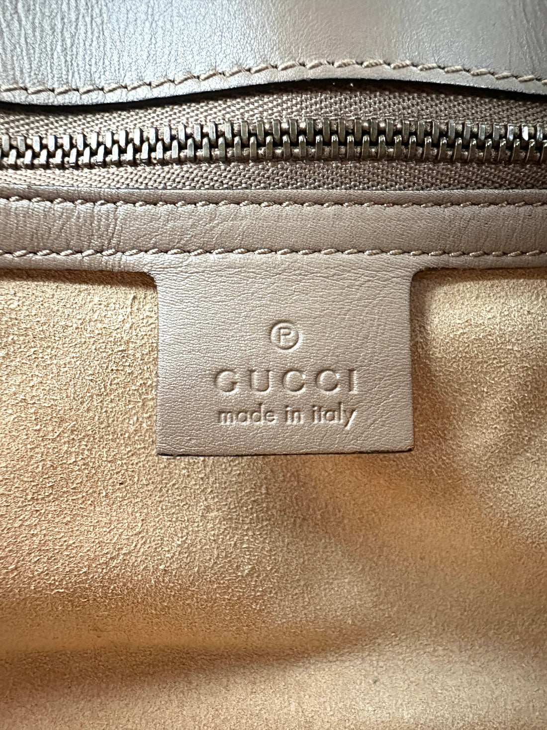 Gucci GG Marmont Pearl And Studded Embellished Beige Quilted Leather Medium Size Shoulder Bag GG839