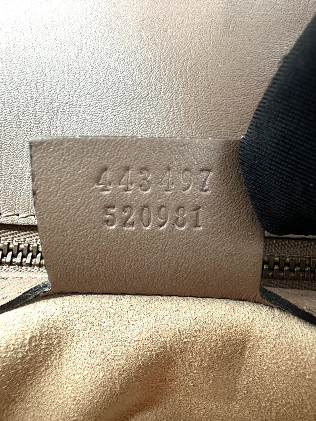 Gucci GG Marmont Pearl And Studded Embellished Beige Quilted Leather Medium Size Shoulder Bag GG839