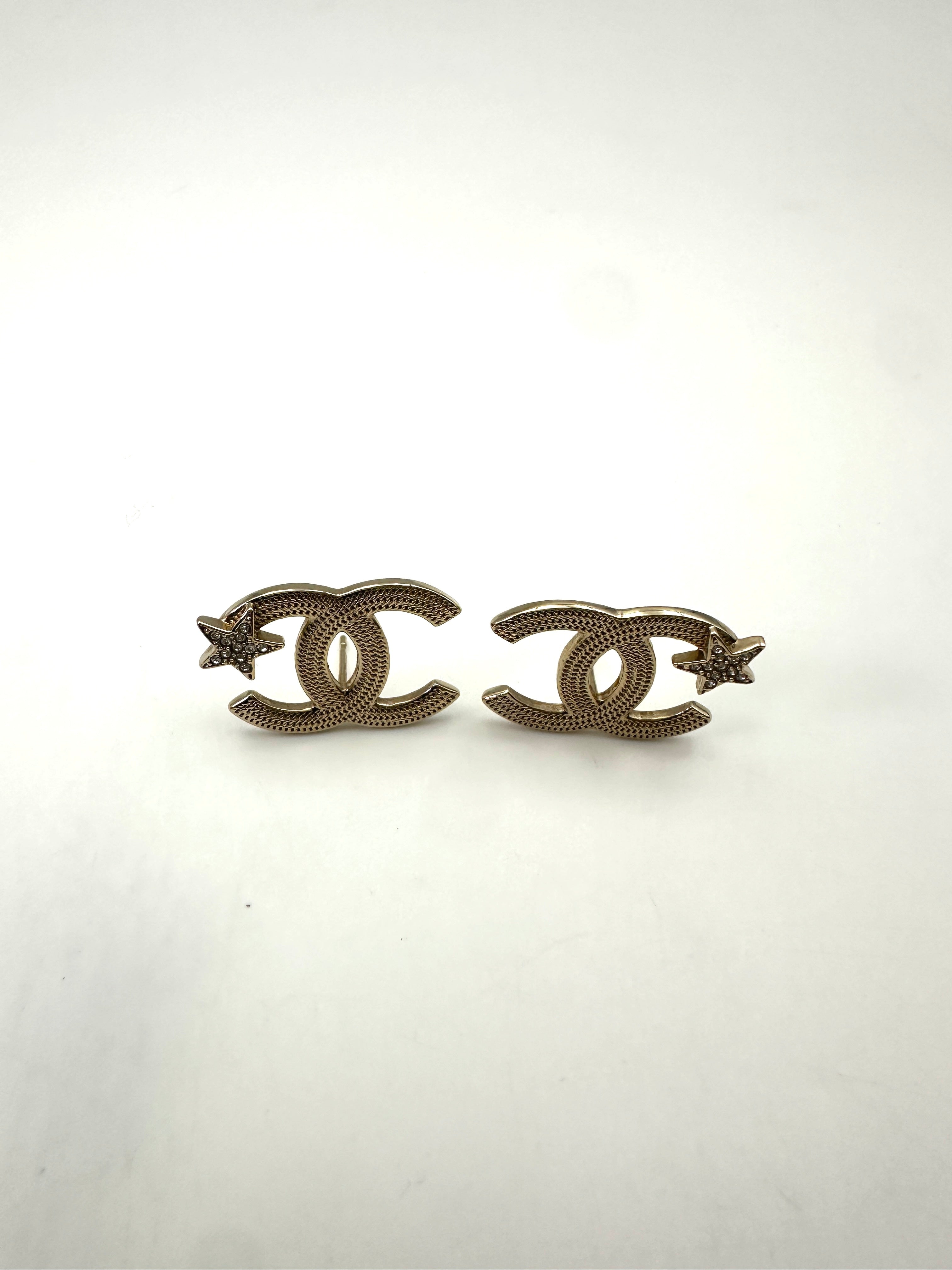 Chanel 23B Gold CC Logo Star Crystal Embellished Earrings CC1745