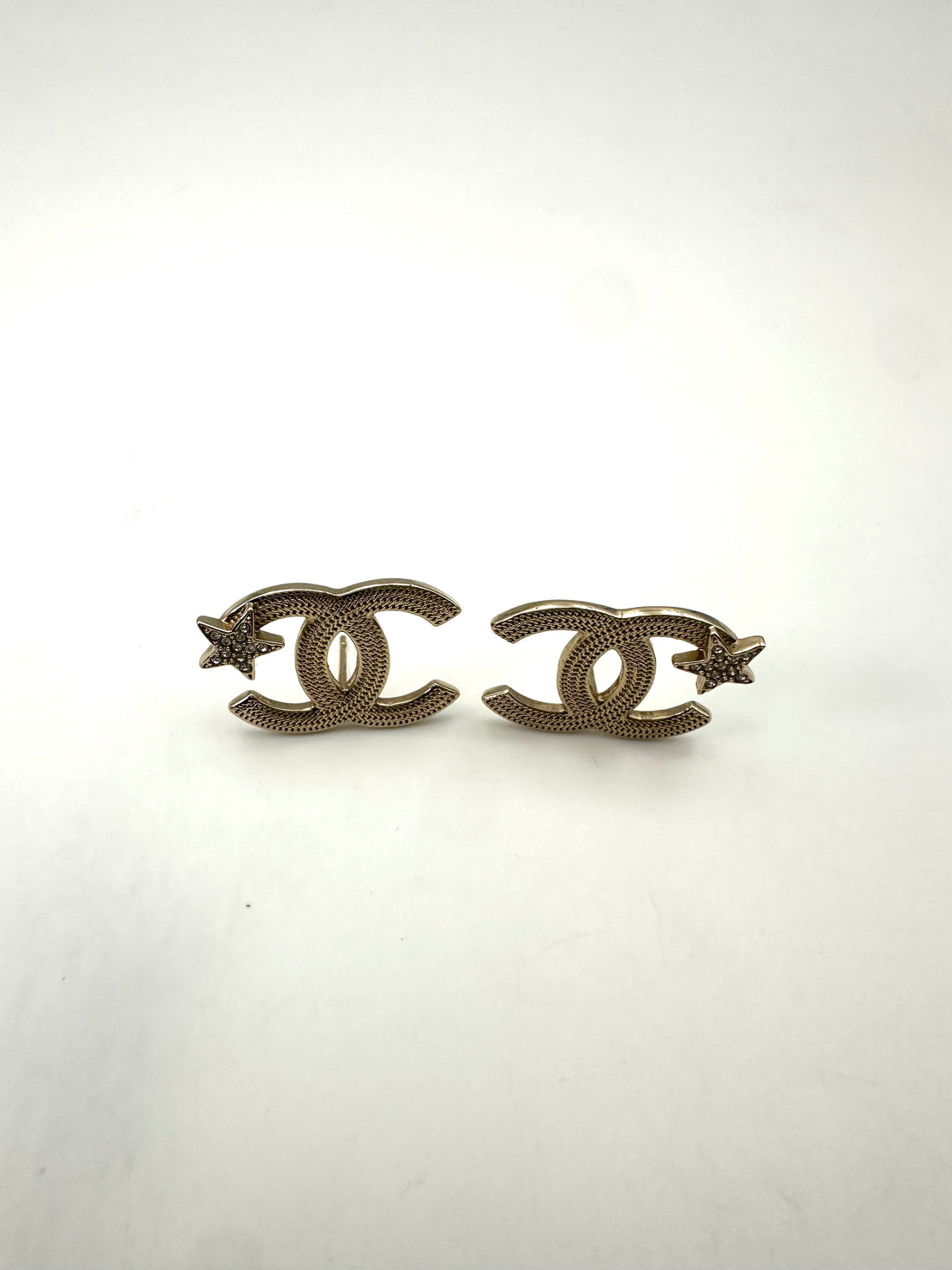 Chanel 23B Gold CC Logo Star Crystal Embellished Earrings CC1745