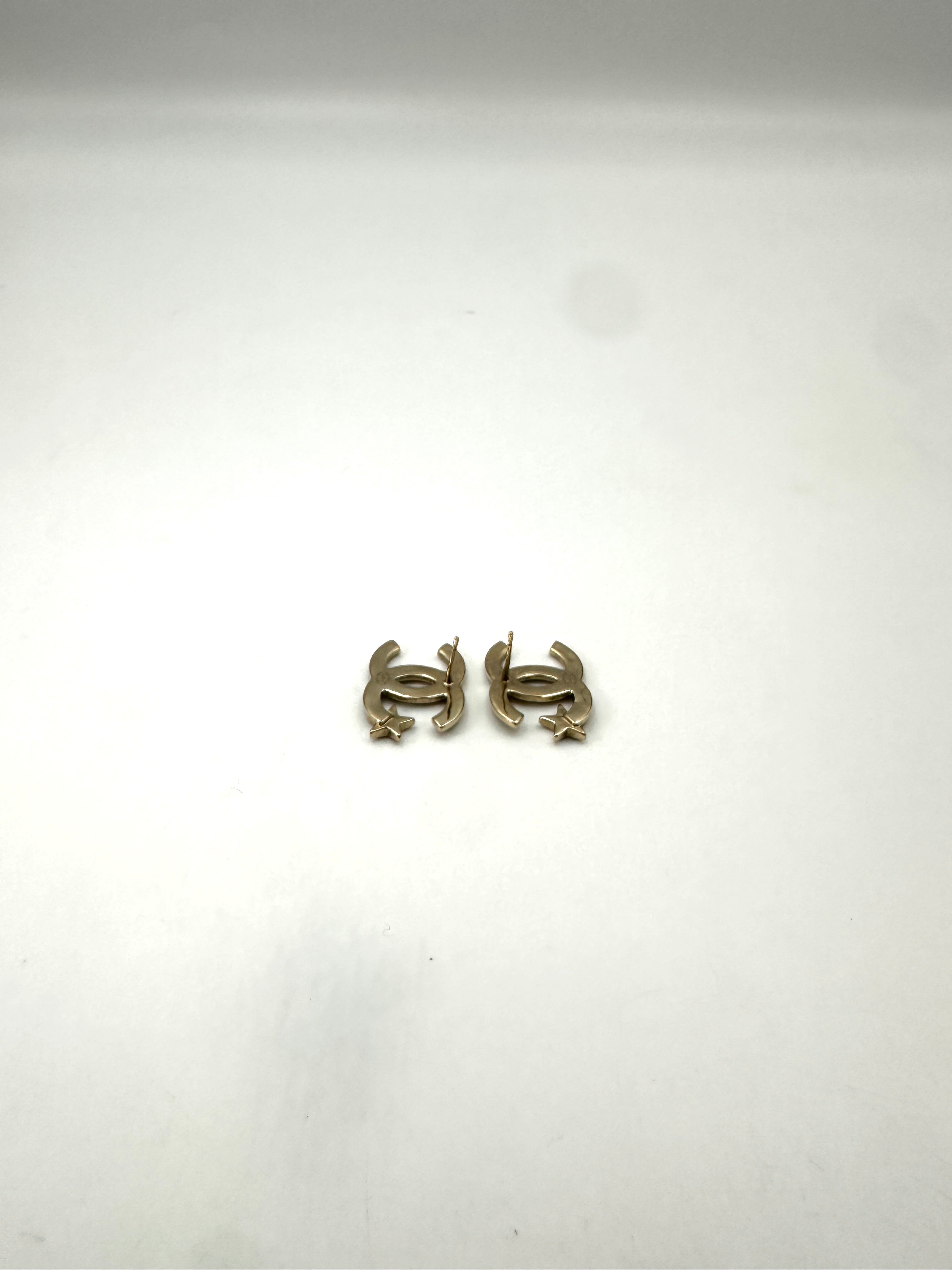 Chanel 23B Gold CC Logo Star Crystal Embellished Earrings CC1745