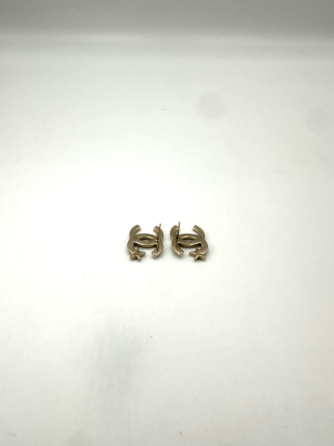 Chanel 23B Gold CC Logo Star Crystal Embellished Earrings CC1745