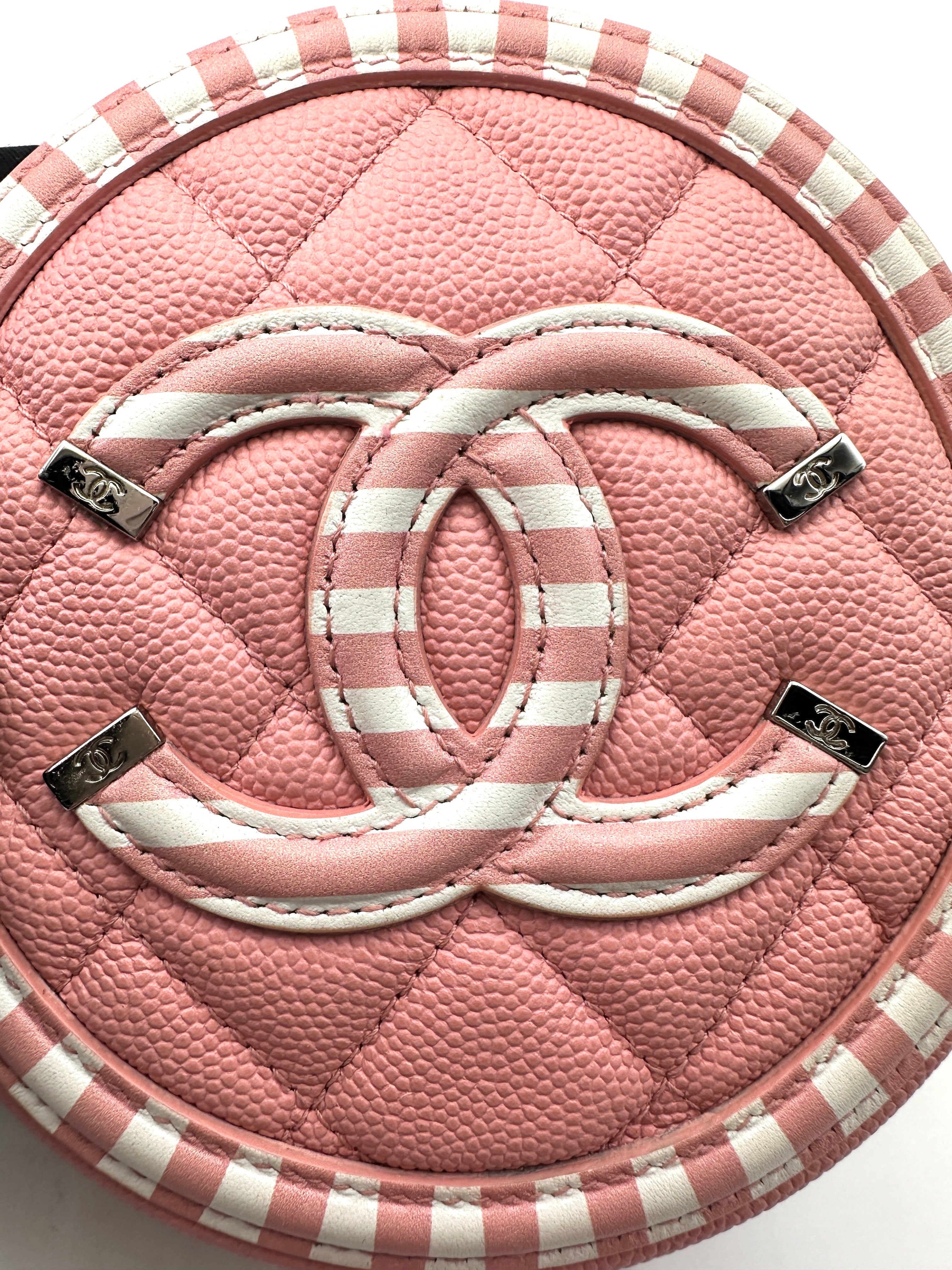 Chanel CC Filigree Pink/White Quilted Leather Round Clutch With Chain(27***92) CC1749