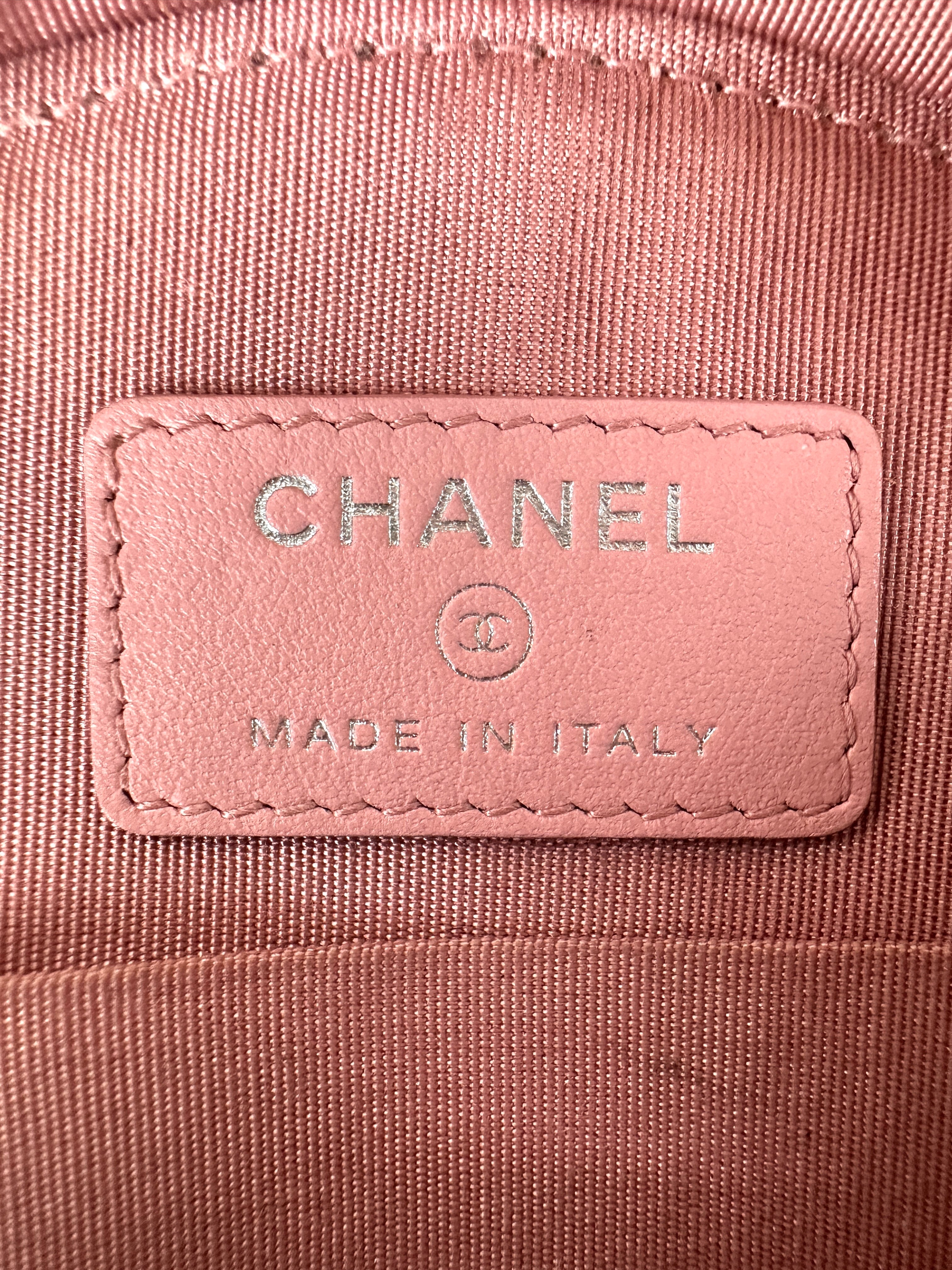 Chanel CC Filigree Pink/White Quilted Leather Round Clutch With Chain(27***92) CC1749