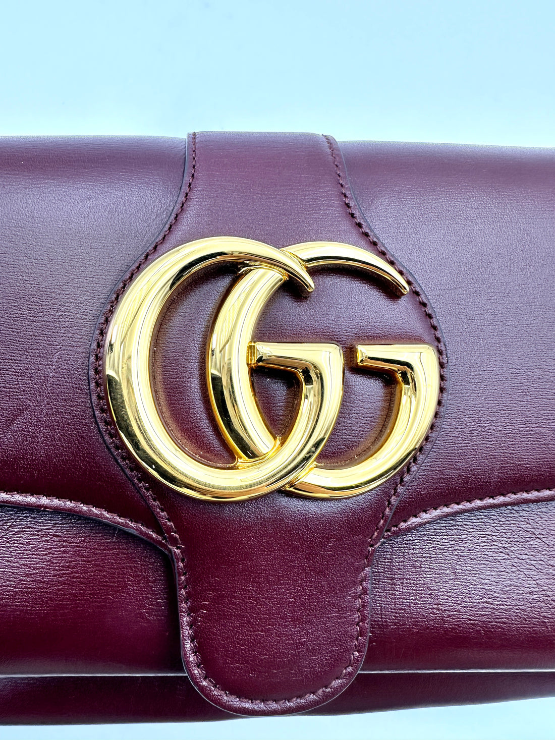 Gucci Arli Burgundy Leather Shoulder Bag With Gold Hardware GG840