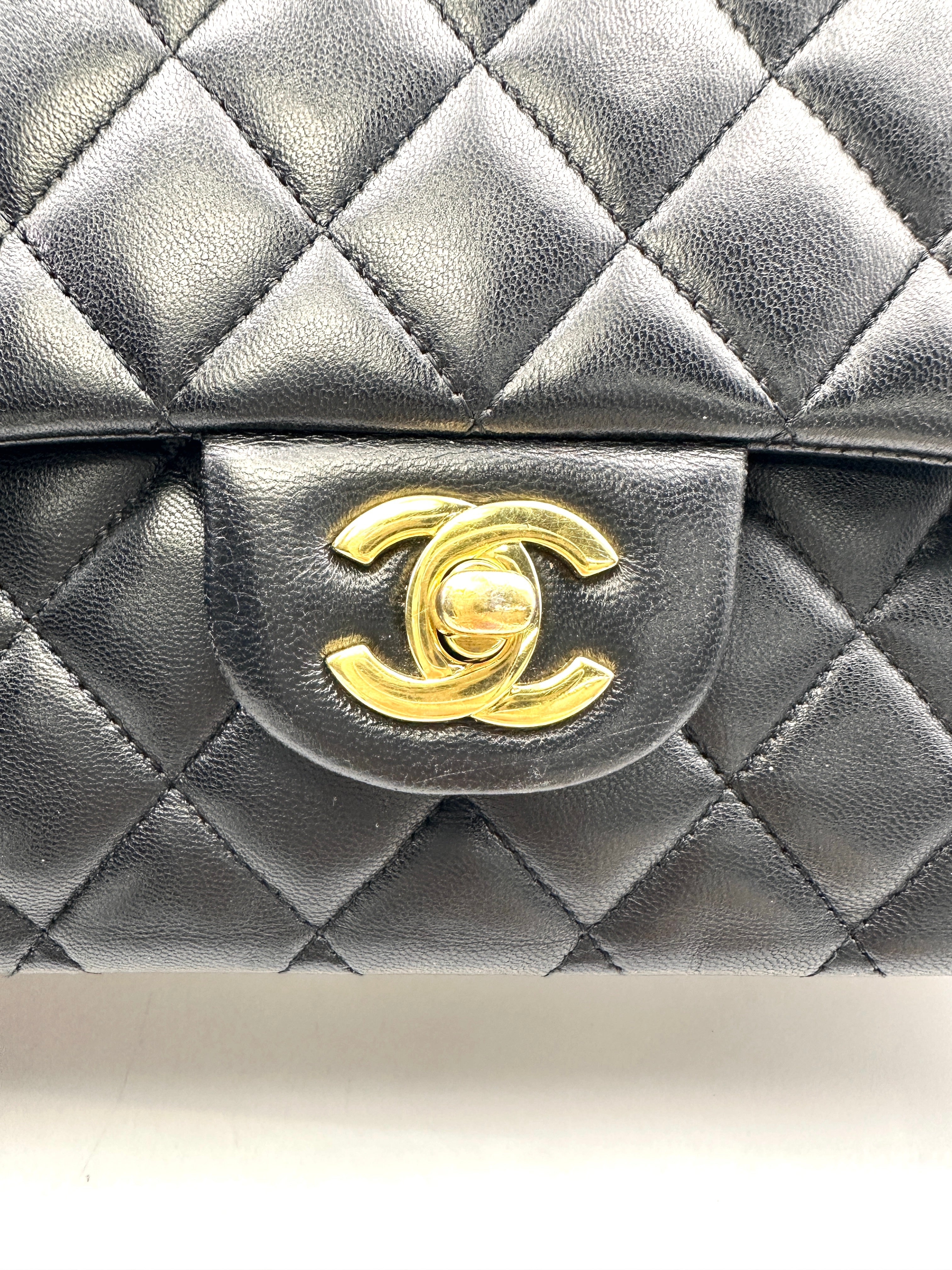 Chanel Classic Flap Black Quilted Lambskin Medium Size Shoulder Bag(25***88) CC1750