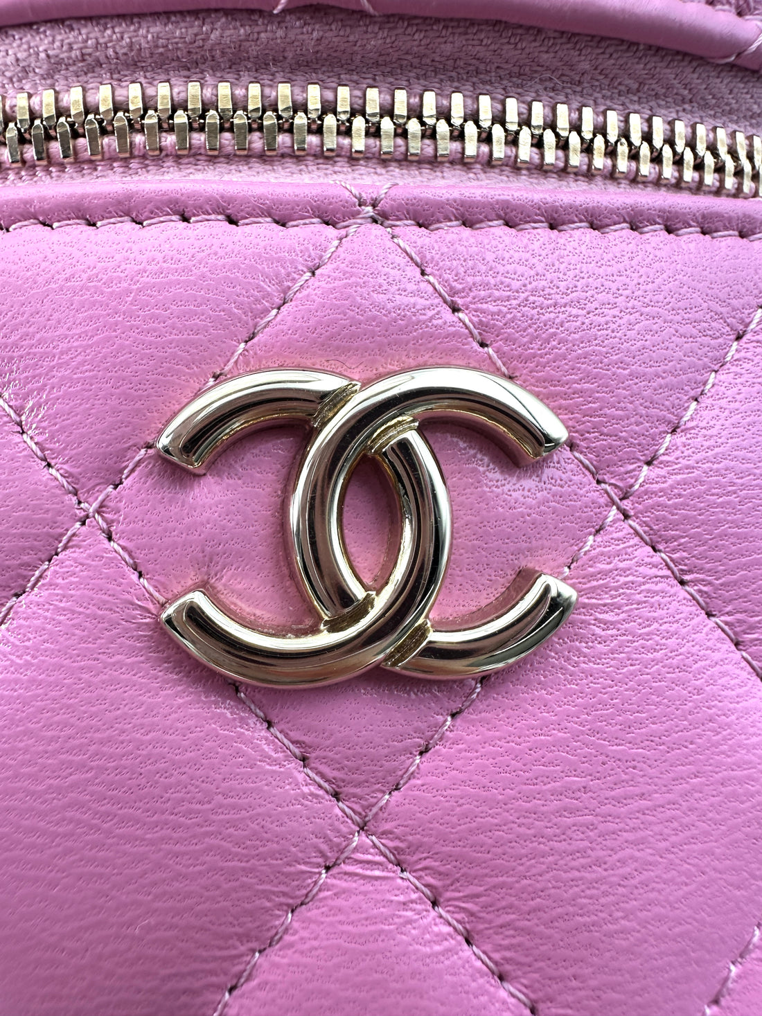 Chanel 22S Pink Quilted Leather Ruched Handle Vanity Case(32***81) CC1757