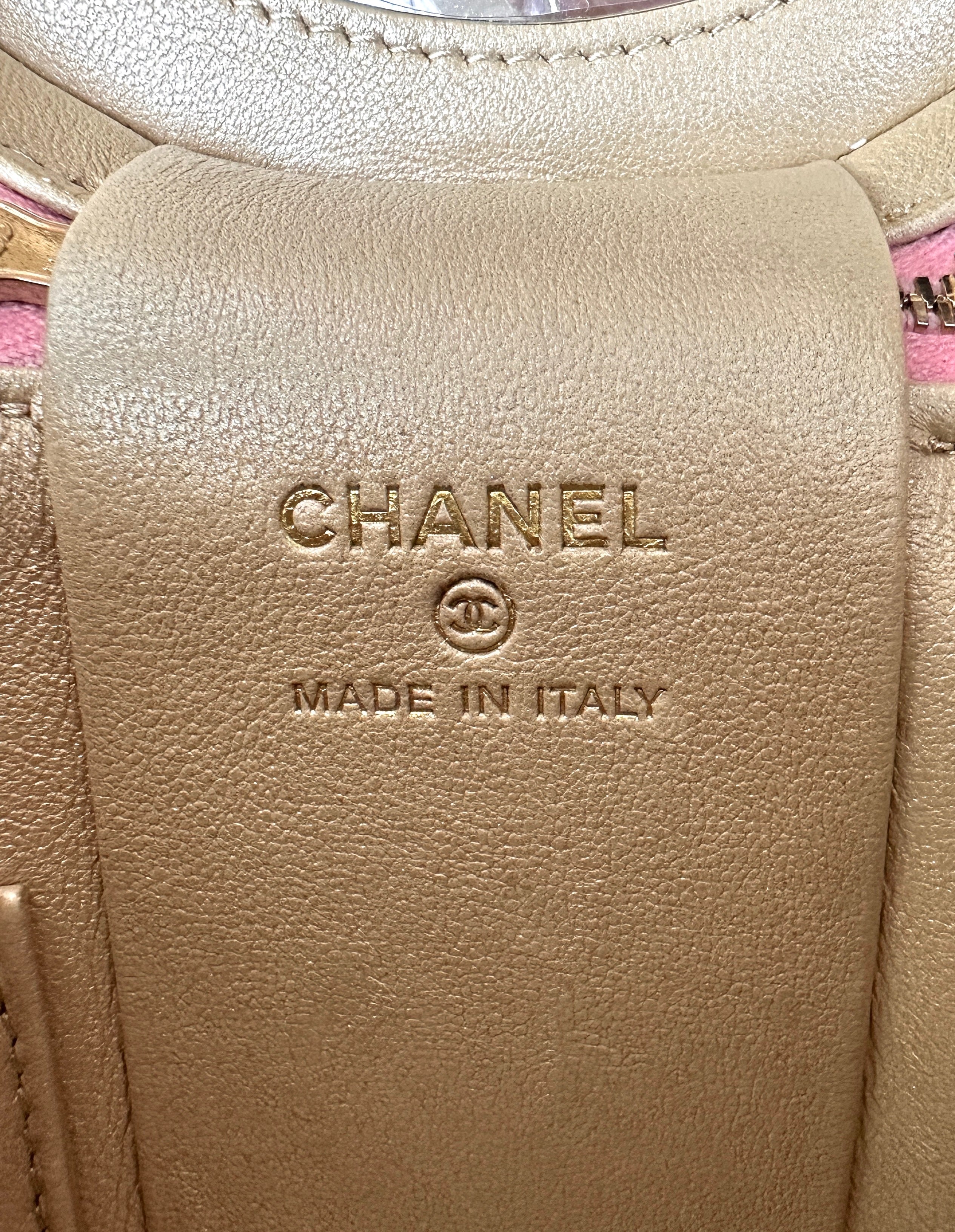 Chanel 22S Pink Quilted Leather Ruched Handle Vanity Case(32***81) CC1757