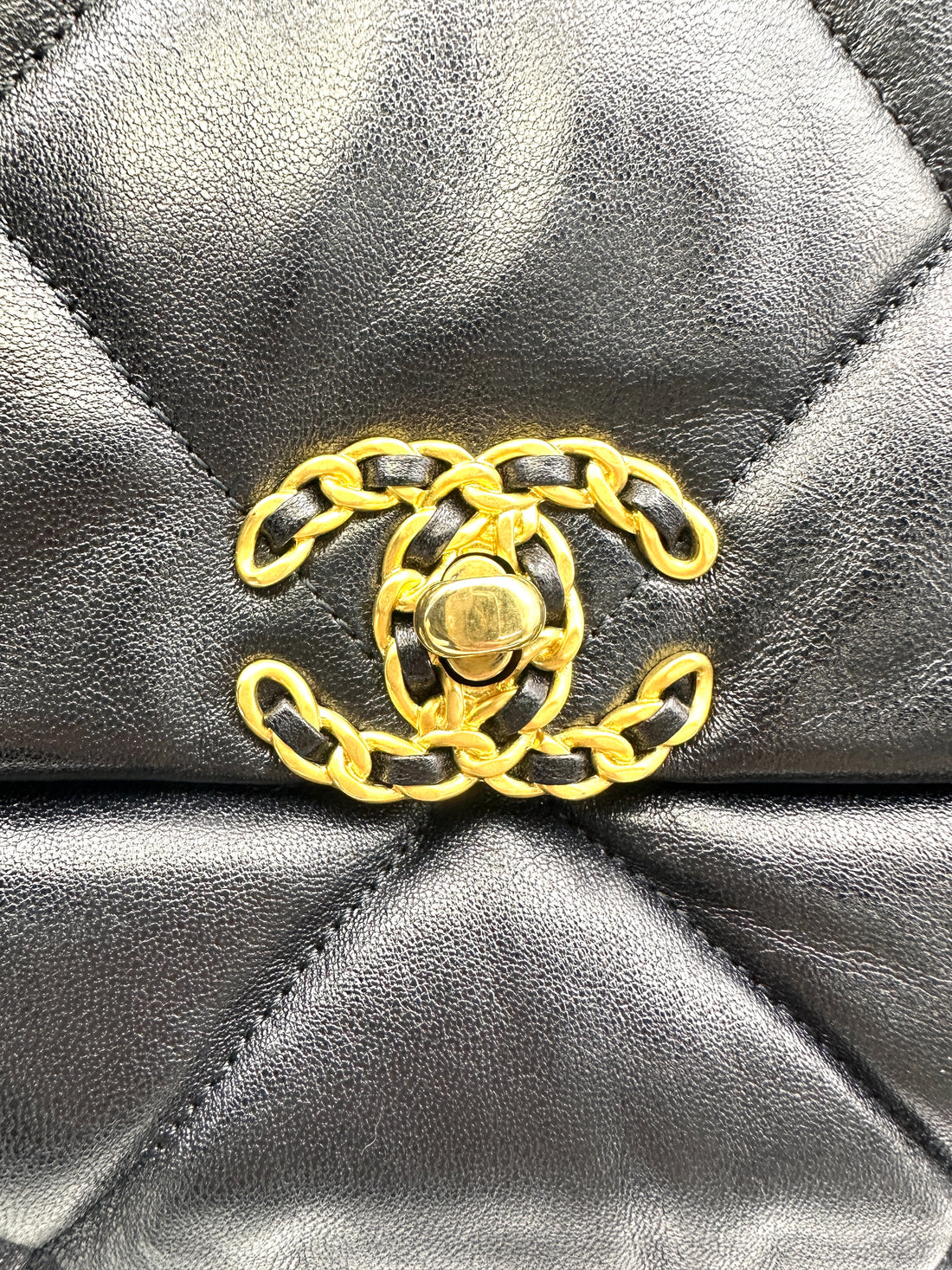 Chanel 19Bag Black Quilted Leather Max Flap Bag With Gold Hardware(29***43) IRIS160