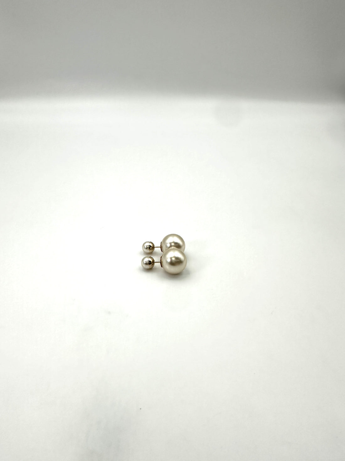 Dior Earrings With White Resin Pearls DOJE14
