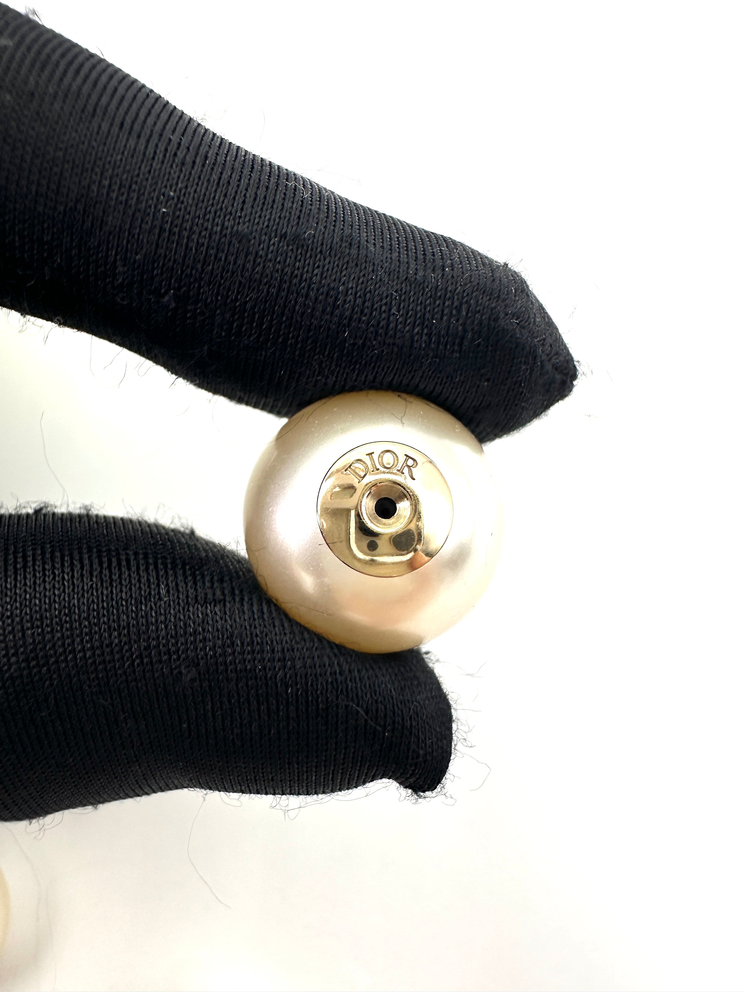 Dior Earrings With White Resin Pearls DOJE14