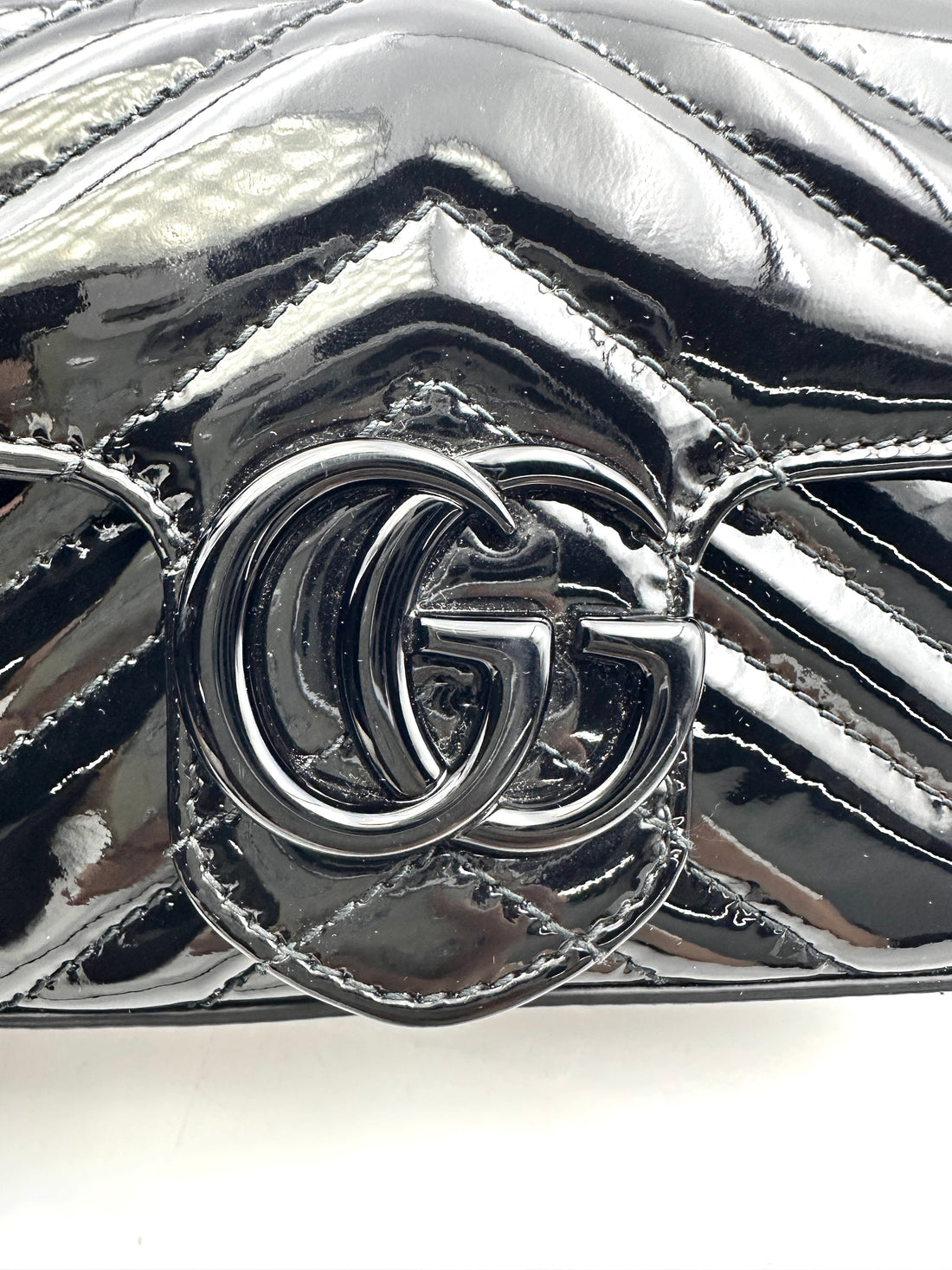 Gucci GG Marmont Black Chevron Patent Matelasse Leather Shoulder Bag GG842