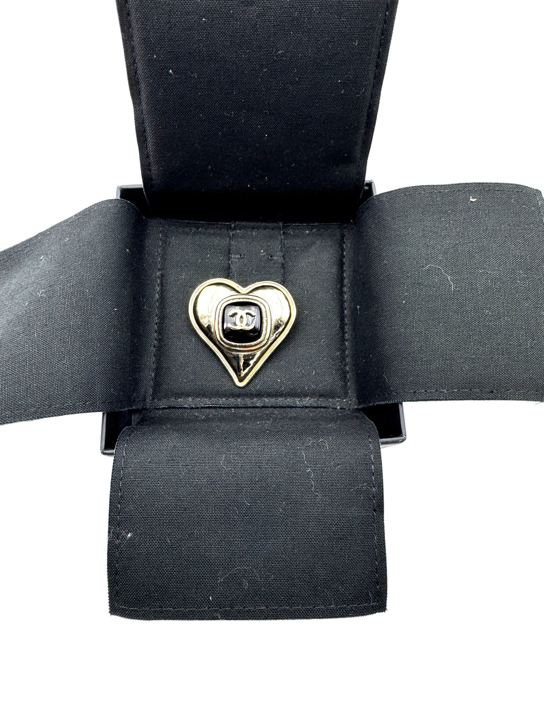 Chanel 21K Black/Gold Metal CC Heart Brooch CC1772