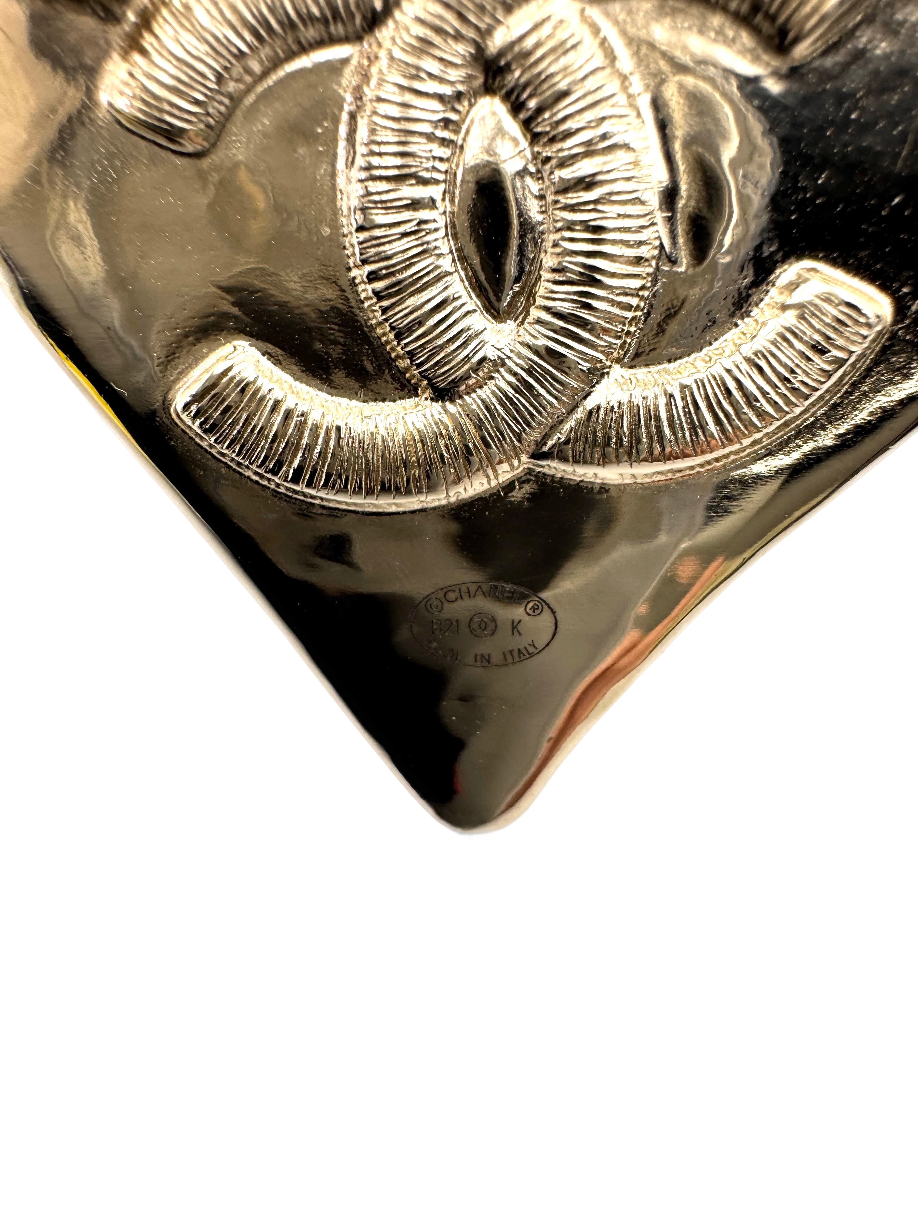 Chanel 21K Black/Gold Metal CC Heart Brooch CC1772