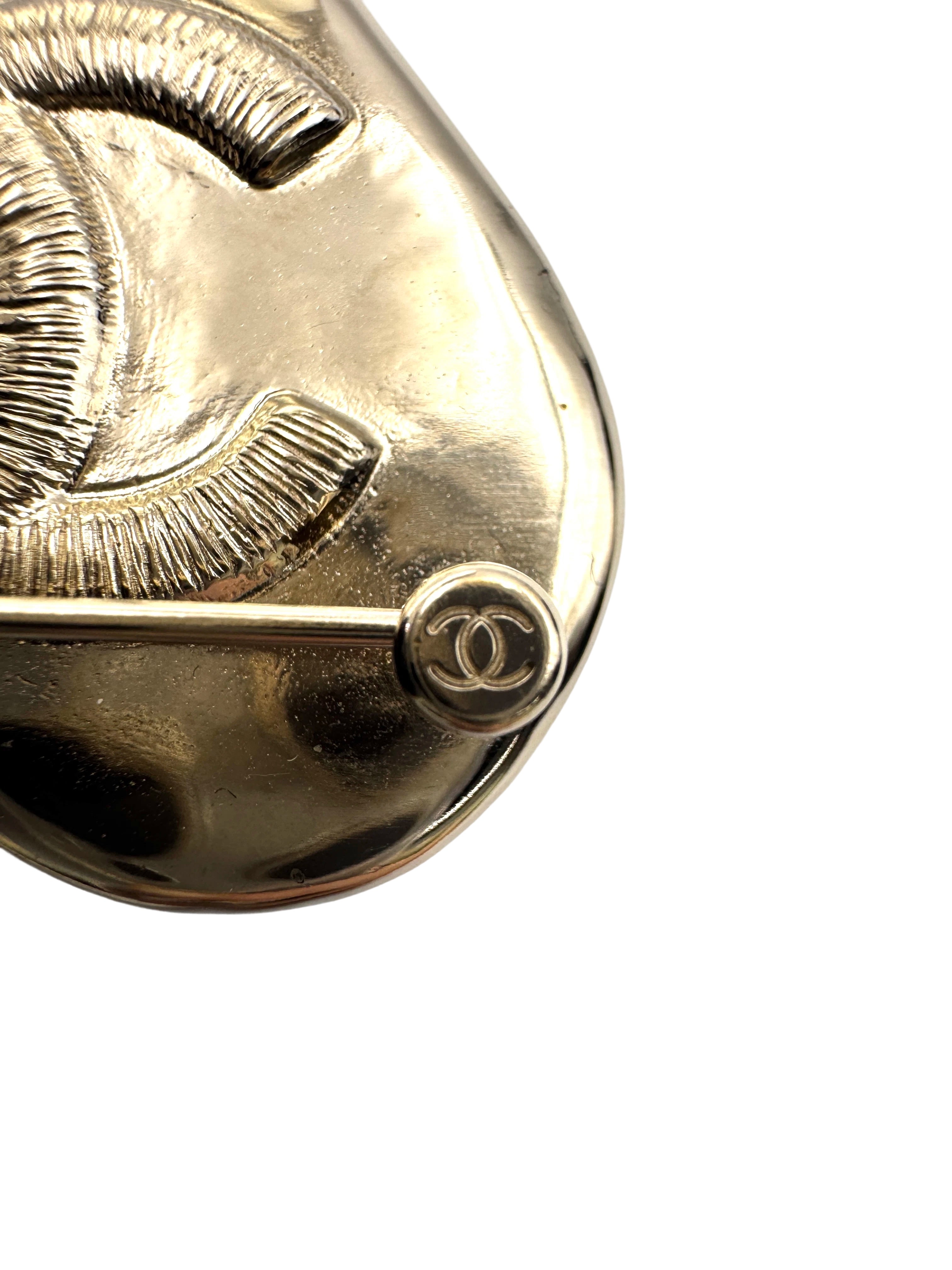 Chanel 21K Black/Gold Metal CC Heart Brooch CC1772