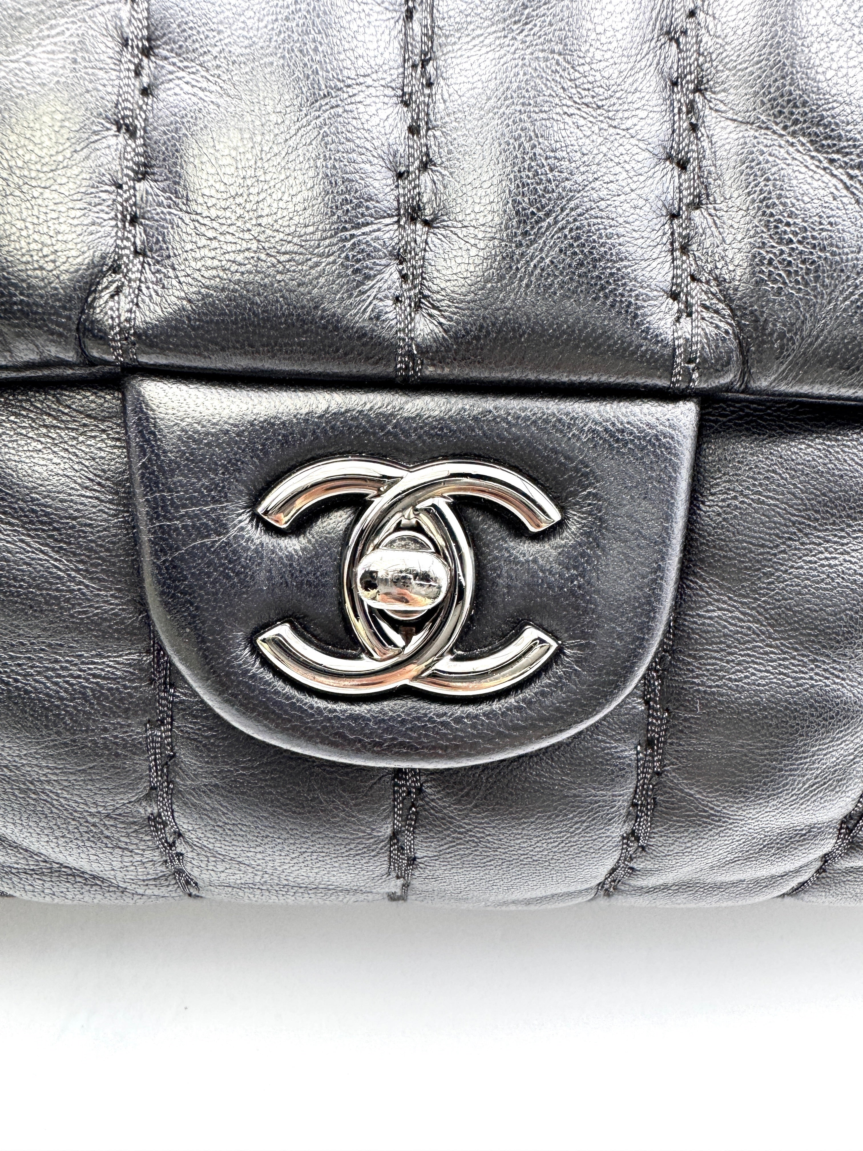 Chanel Vertical Stitch Black Quilted Leather Flap Bag(15***02) IRIS163