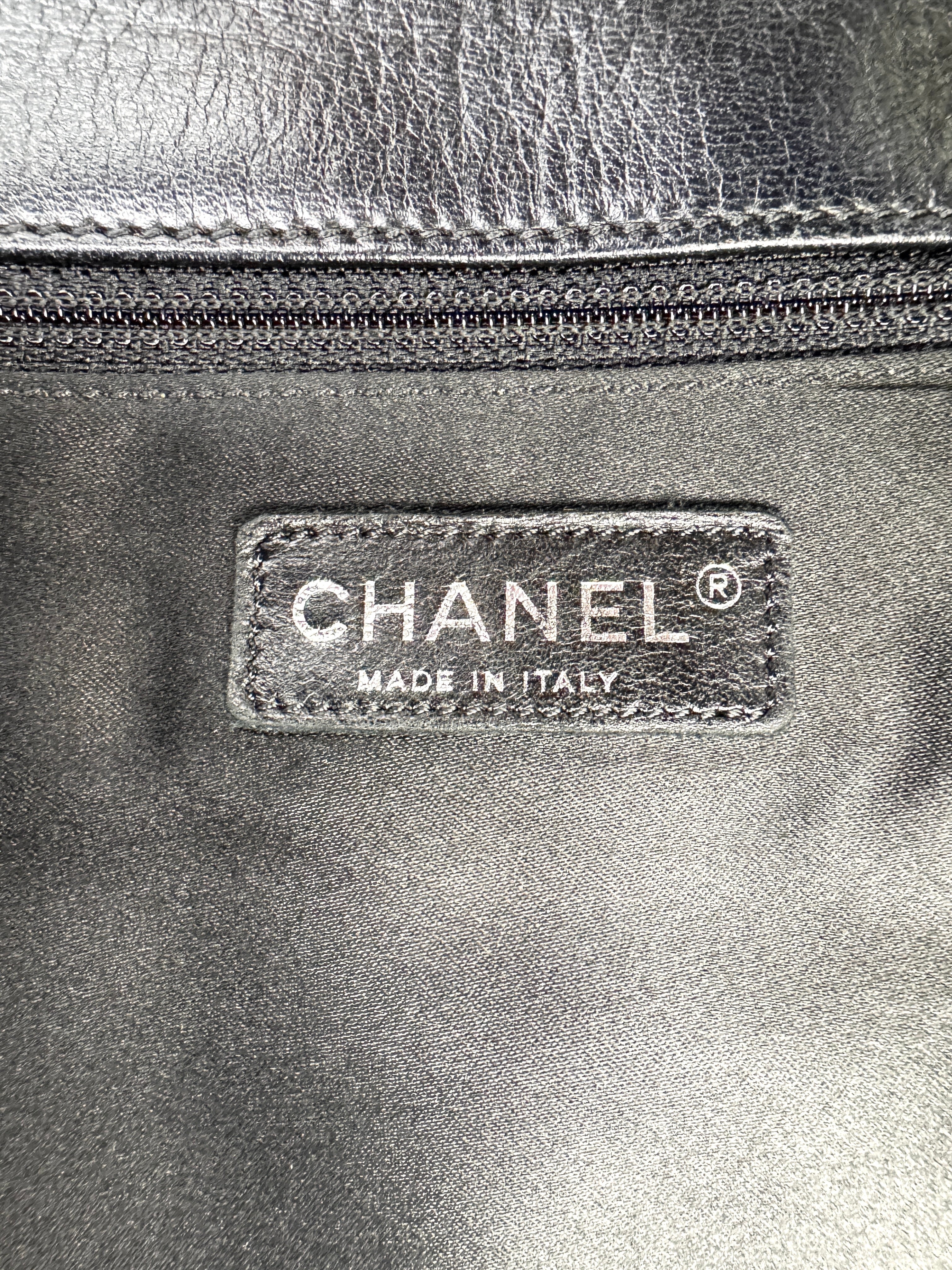 Chanel Vertical Stitch Black Quilted Leather Flap Bag(15***02) IRIS163