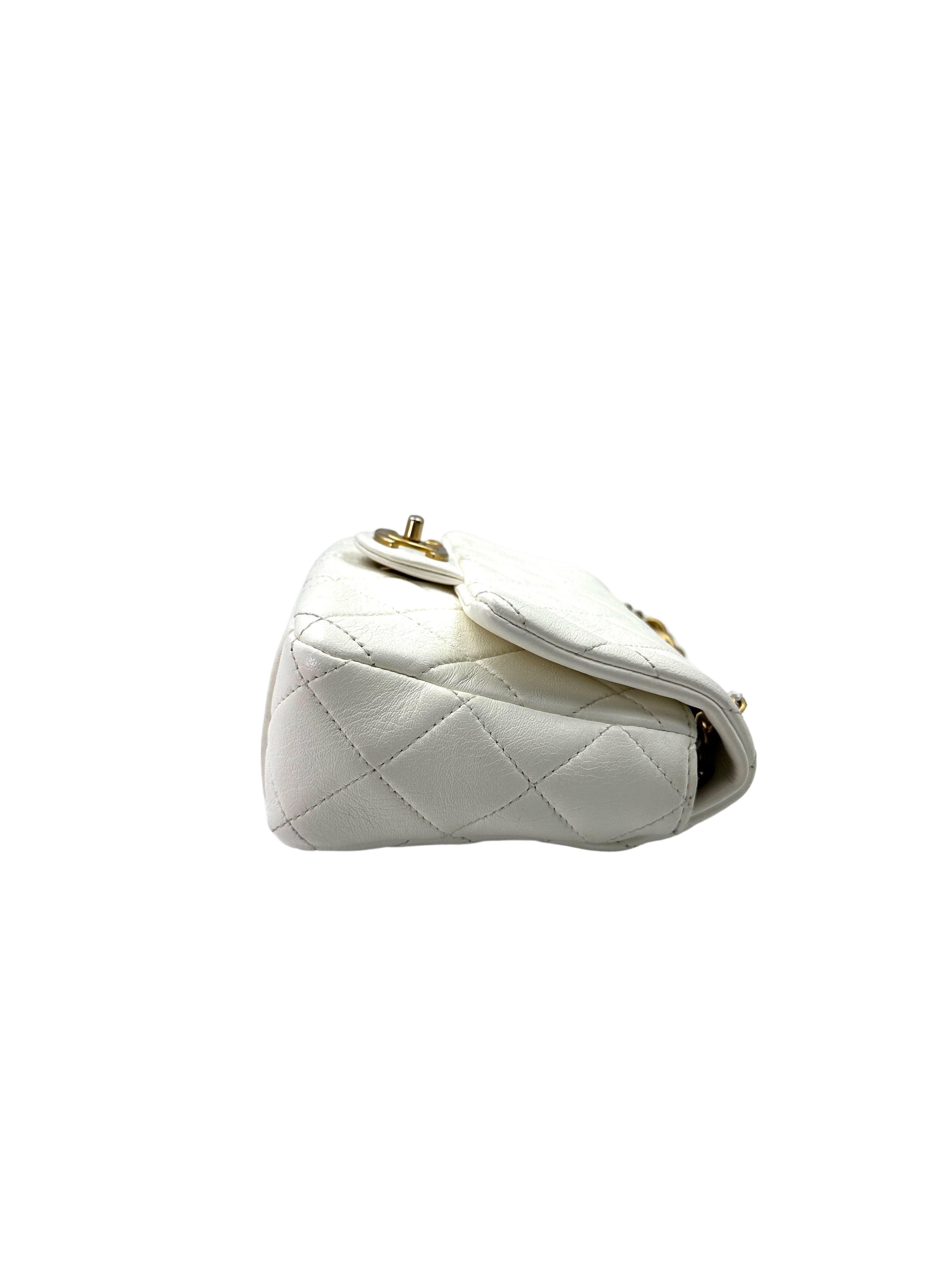 Chanel 22P White Quilted Lambskin Flap Bag With Heart Pearl Crush(C4***99) CC1777