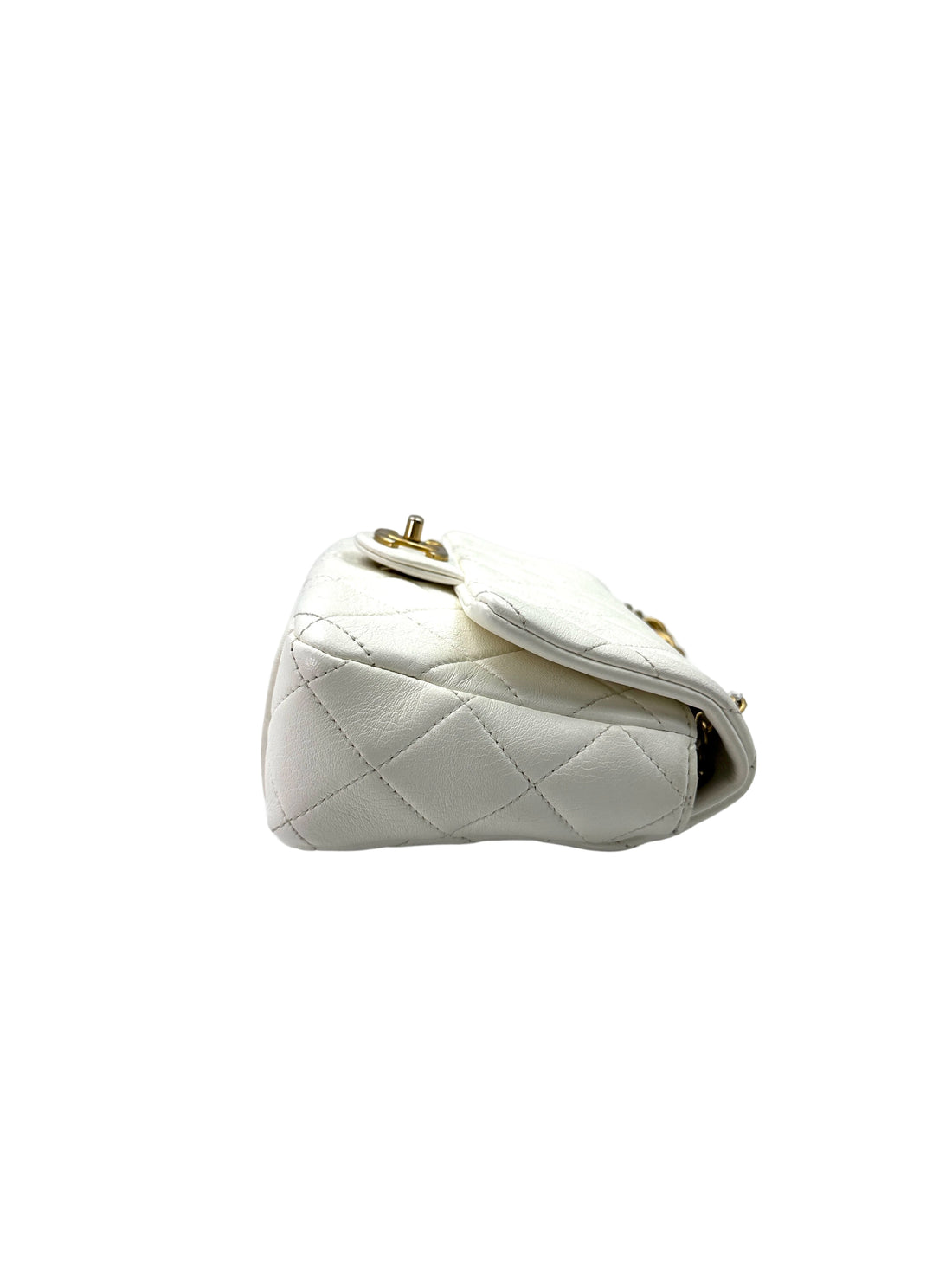 Chanel 22P White Quilted Lambskin Flap Bag With Heart Pearl Crush(C4***99) CC1777