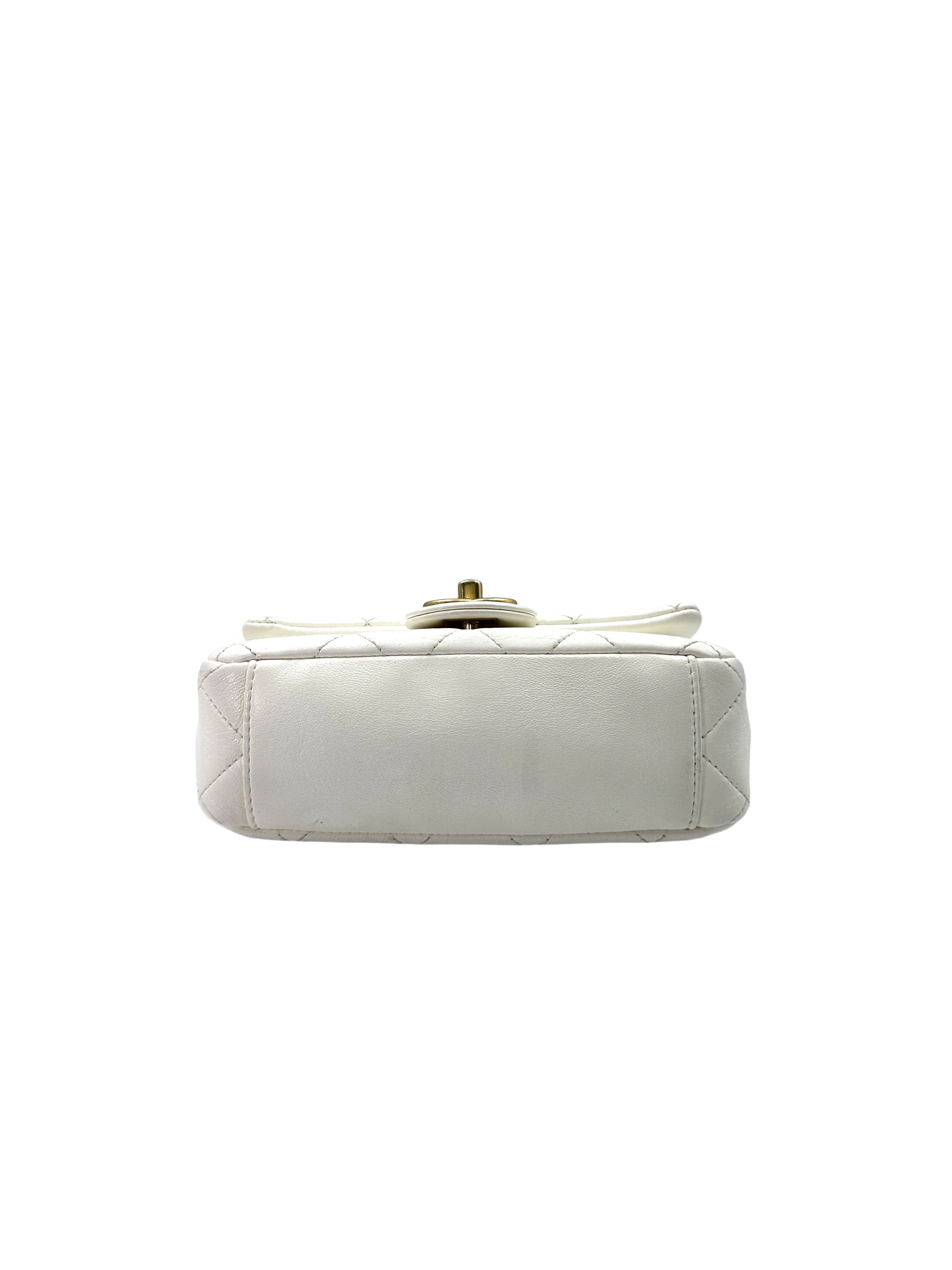 Chanel 22P White Quilted Lambskin Flap Bag With Heart Pearl Crush(C4***99) CC1777