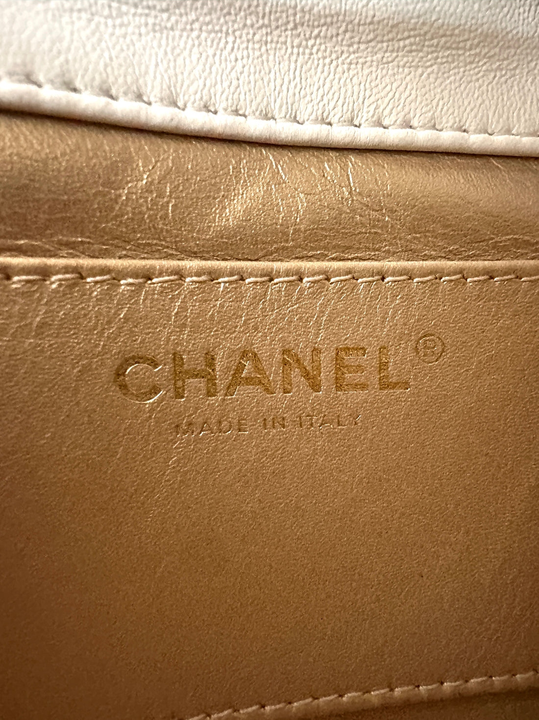 Chanel 22P White Quilted Lambskin Flap Bag With Heart Pearl Crush(C4***99) CC1777