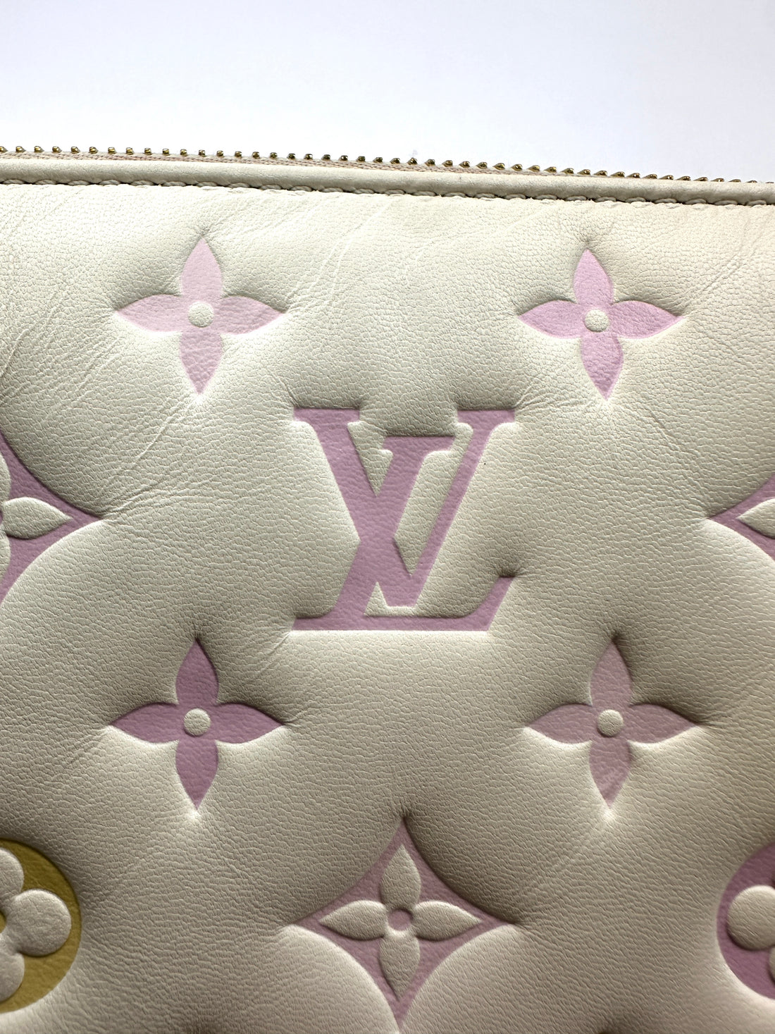 Louis Vuitton Coussin BB Milky Way White Monogram Embossed Puffy Leather Shoulder Bag IRIS146