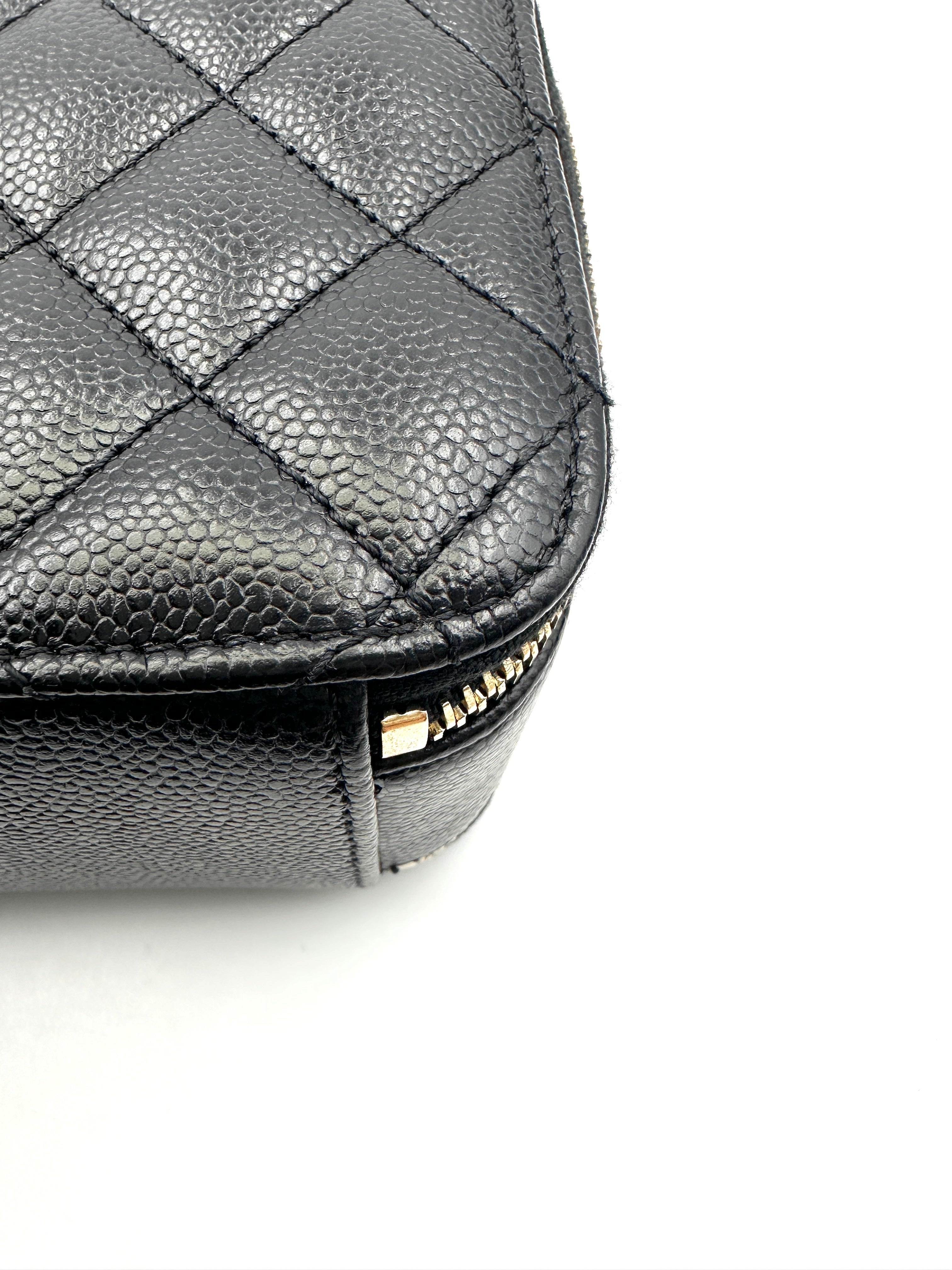 Chanel 22S Black Quilted Leather Vanity Case With Gold Hardware(HT***L2) CC1786