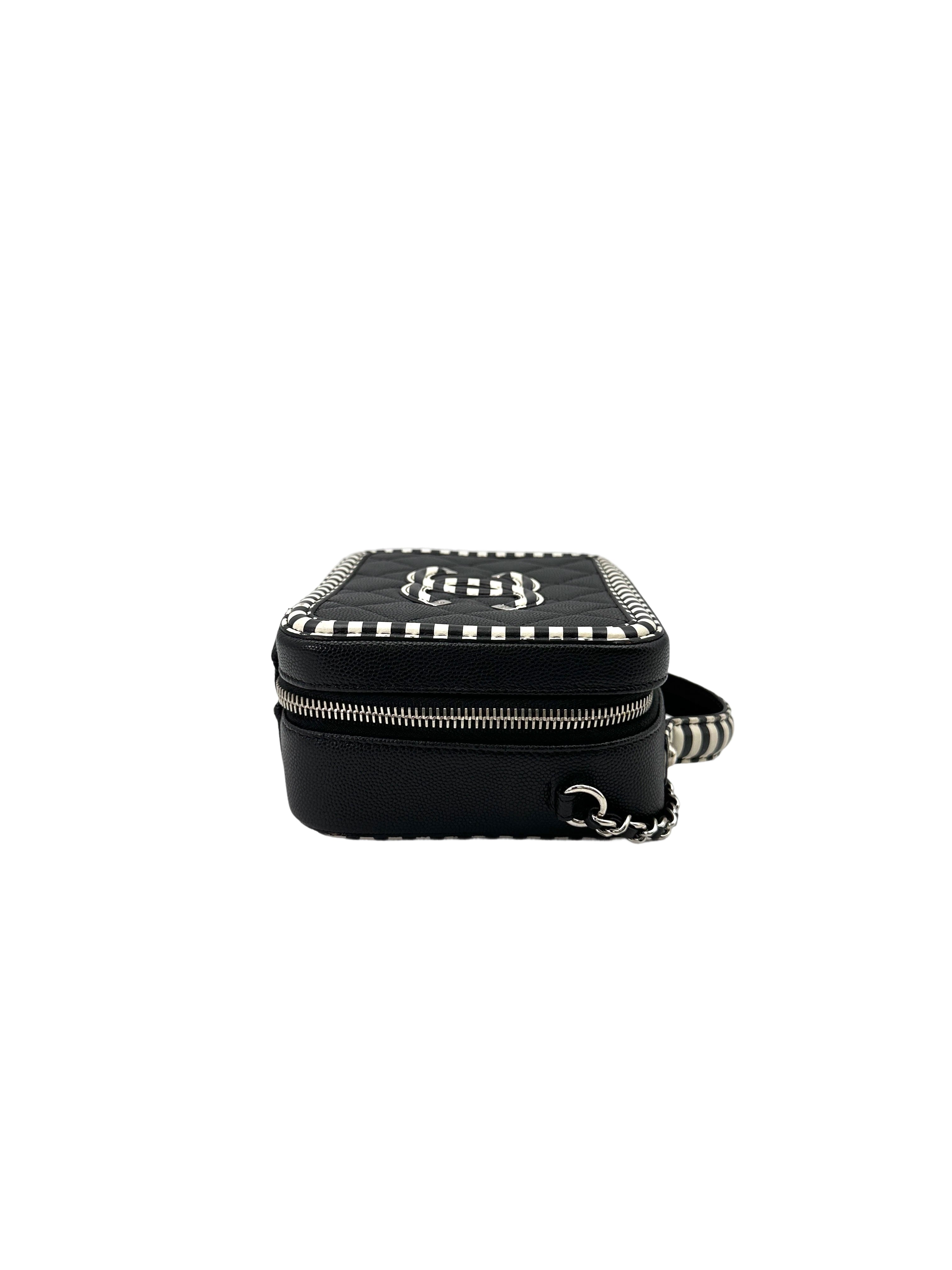 Chanel CC Filigree Black/White Striped Quilted Leather Vanity Case(27***59) CC1793