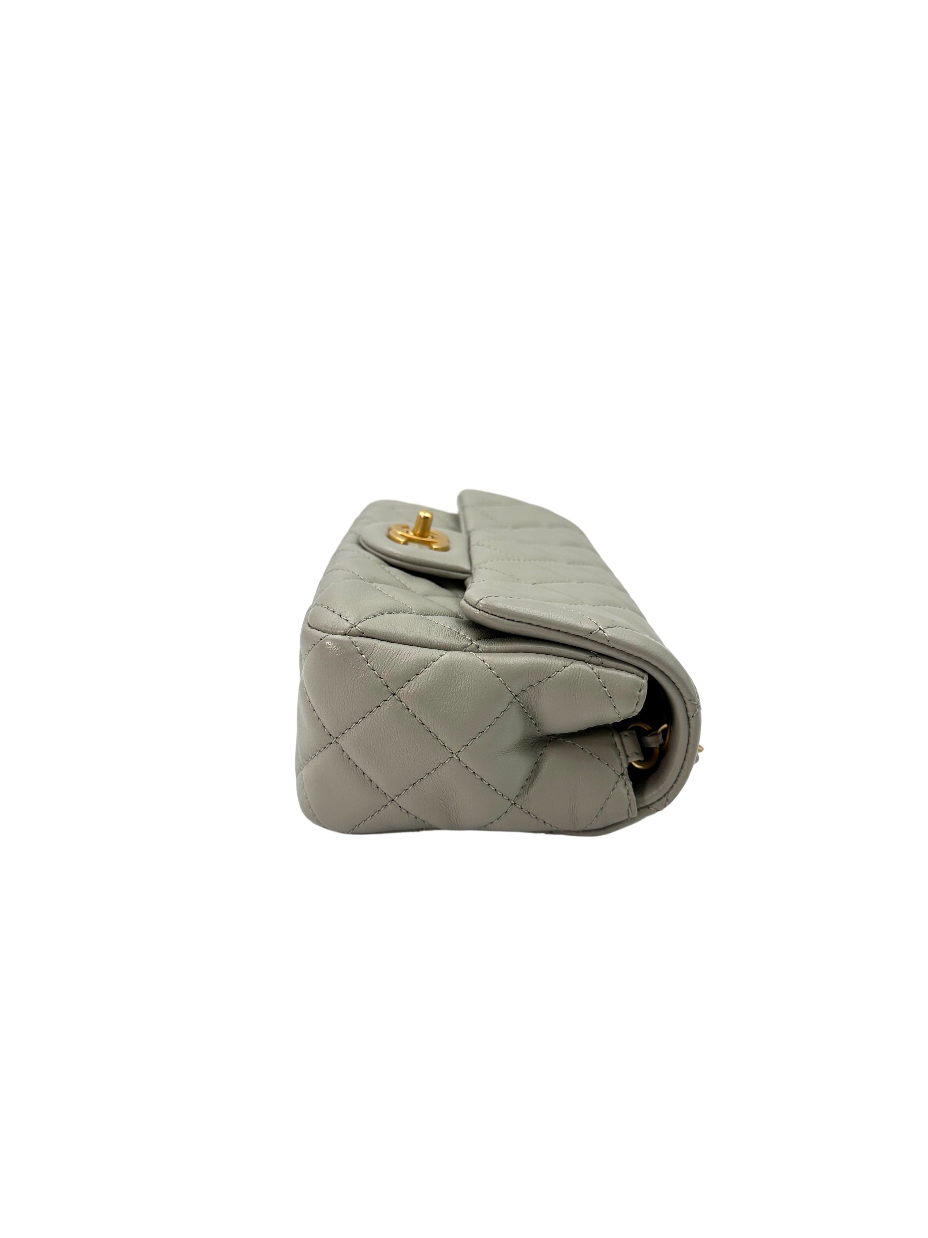 Chanel 22C Classic Flap Grey Quilted Leather Flap Bag With Gold Hardware(X4***53) CC1795