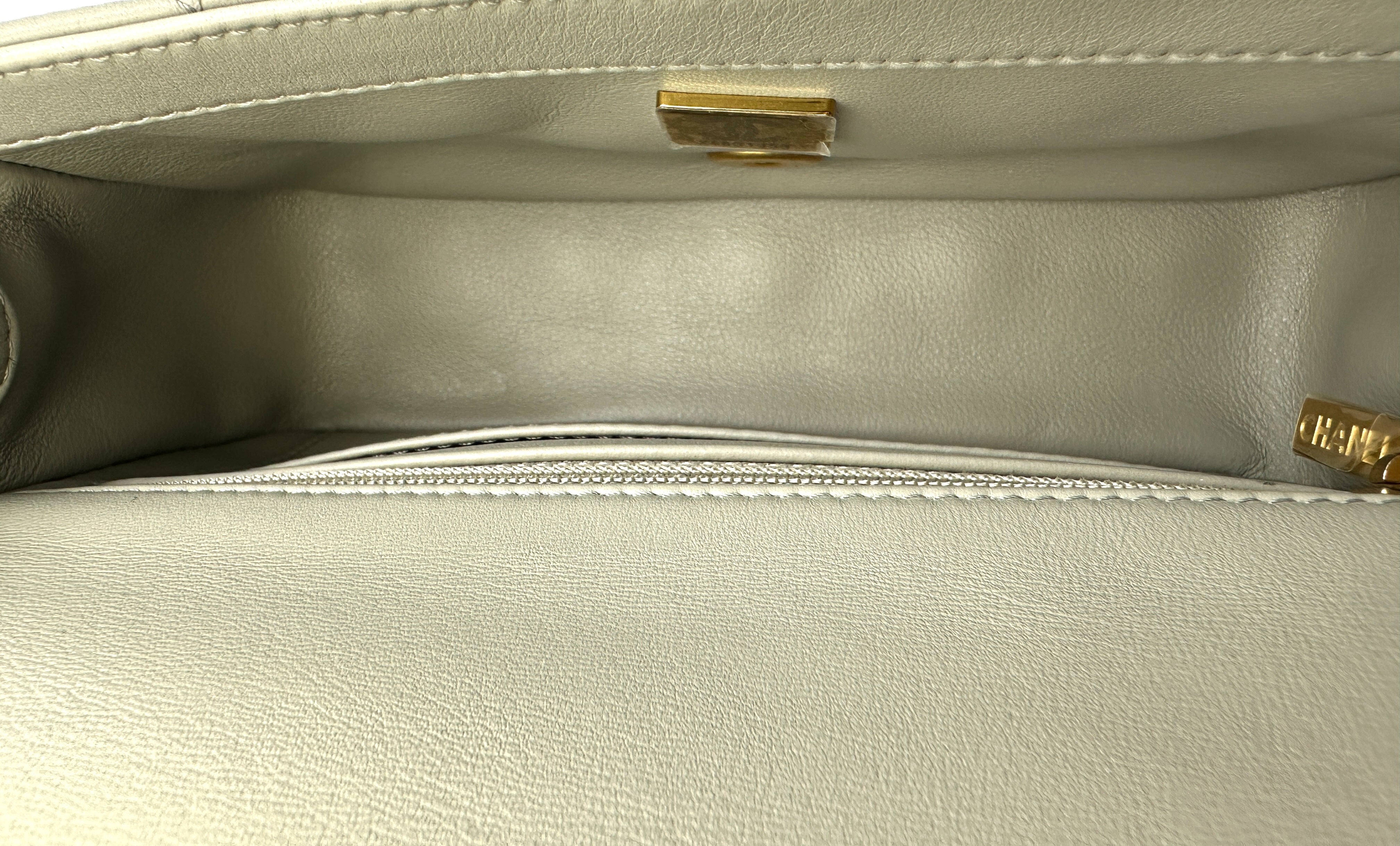 Chanel 22C Classic Flap Grey Quilted Leather Flap Bag With Gold Hardware(X4***53) CC1795