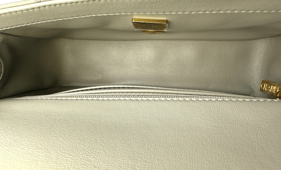Chanel 22C Classic Flap Grey Quilted Leather Flap Bag With Gold Hardware(X4***53) CC1795