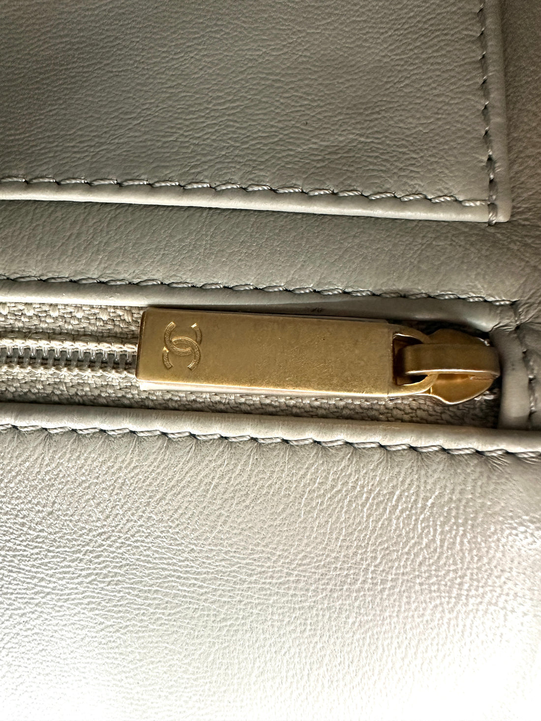 Chanel 22C Classic Flap Grey Quilted Leather Flap Bag With Gold Hardware(X4***53) CC1795